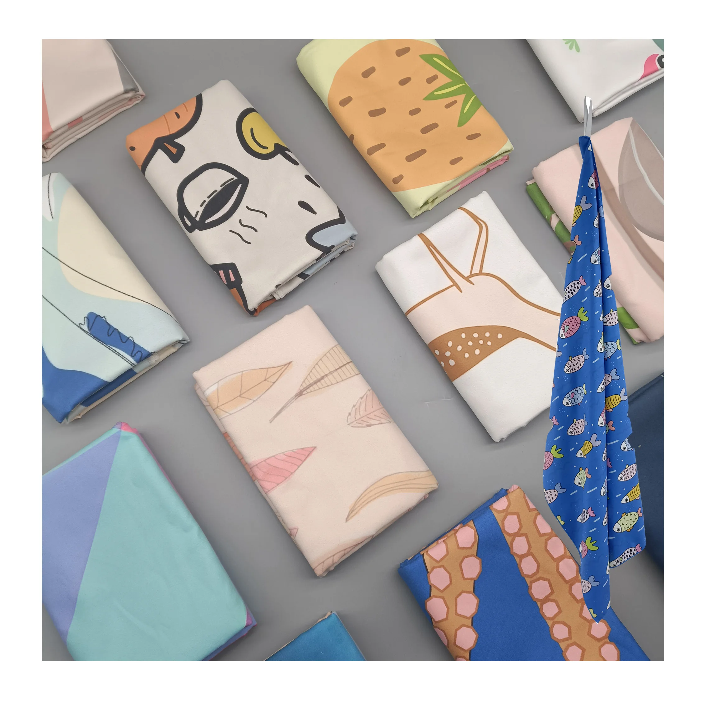 new design low moq 80x160cm printed microfiber beach towel custom logo sand free quick dry easy to carry gift travel beach towel