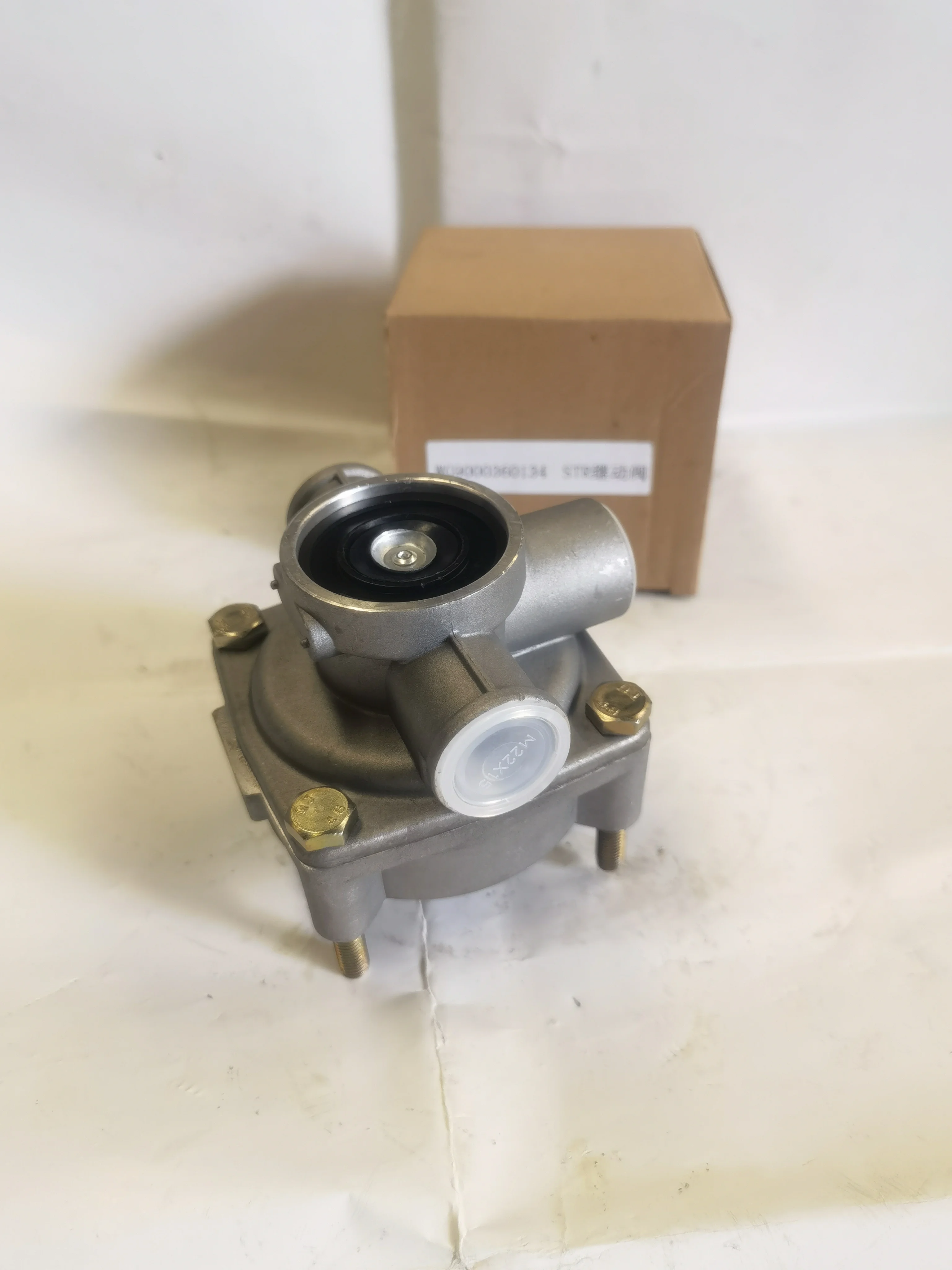 Sinotruk Howo Truck spare parts WG9000360134 Relay valve