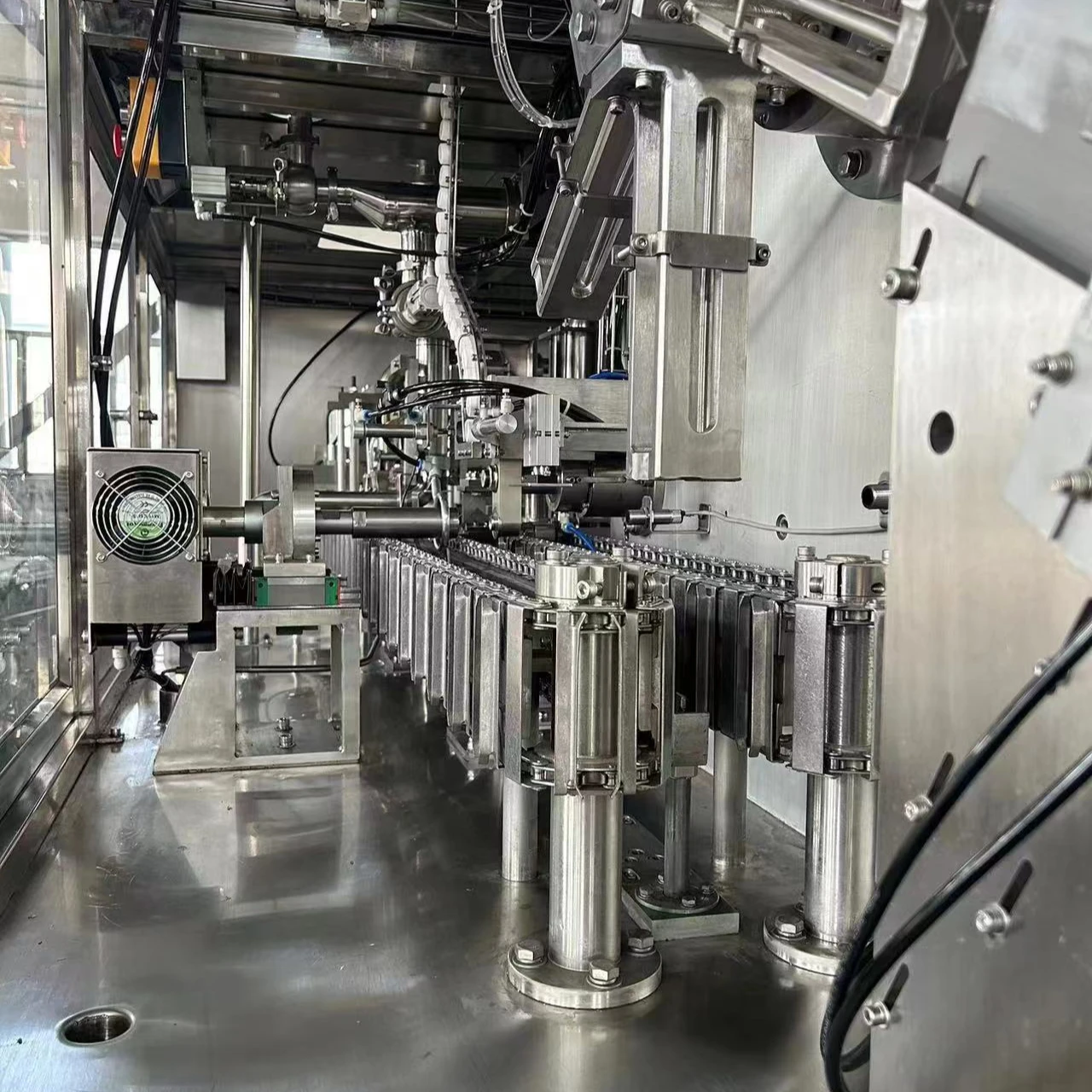 Автоматическая машина для наполнения коробок, яблочного сока, молока, йогурта