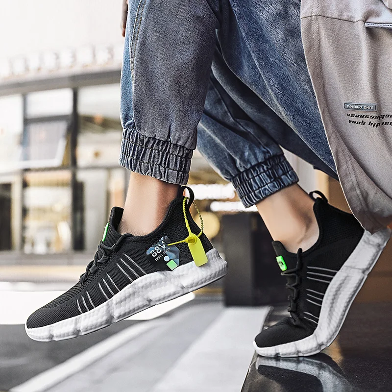 Fashion Men Running Shoes White Casual Shoes Male Knitted Flats Breathable Mesh Popcorn Sole Sneakers