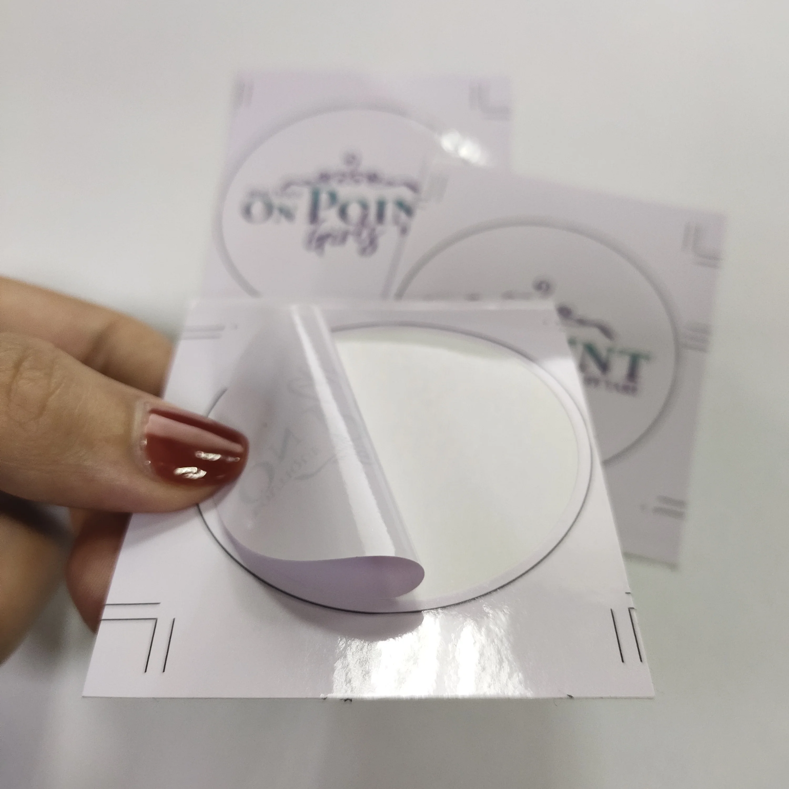 Waterproof High Adhesive Vinyl Pp Paper Packaging Labels Gold Holographic Custom Stickers For Printing Roll Label Stickers