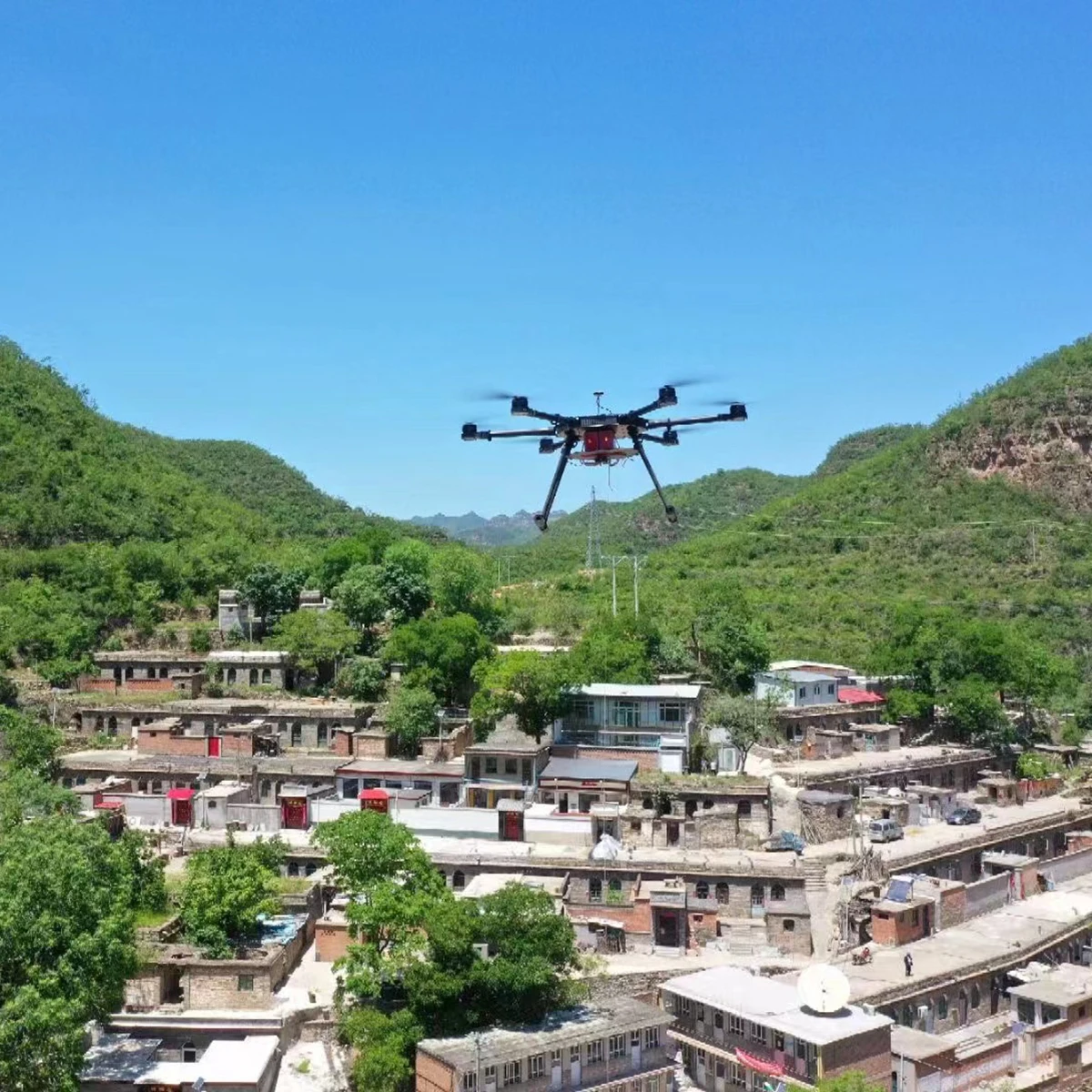 Emergency Rescue Drone Applied to the Fire Fighting Patrol And Rescue Material Throwing And Replenishment Water Rescue