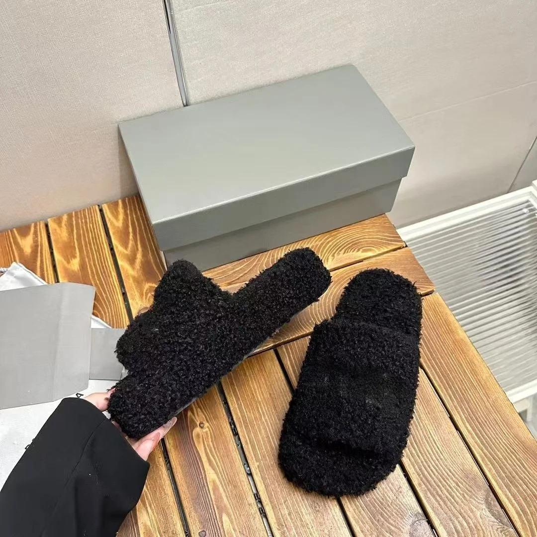 Fashion fur slippers Famous designer design luxury comfortable warm fashion fur slippers suitable for winter