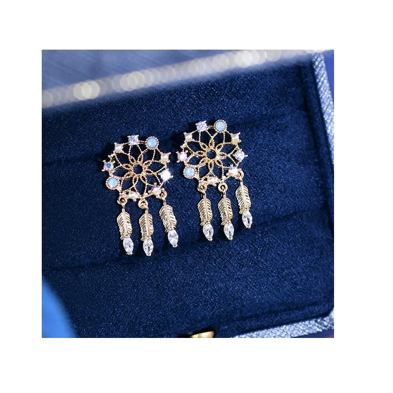 14K Gold Dream Catcher Earrings New Spring Summer Designer Feather Tassel Fresh Daily Exquisite Pearl Flower Hollow Stud Earring