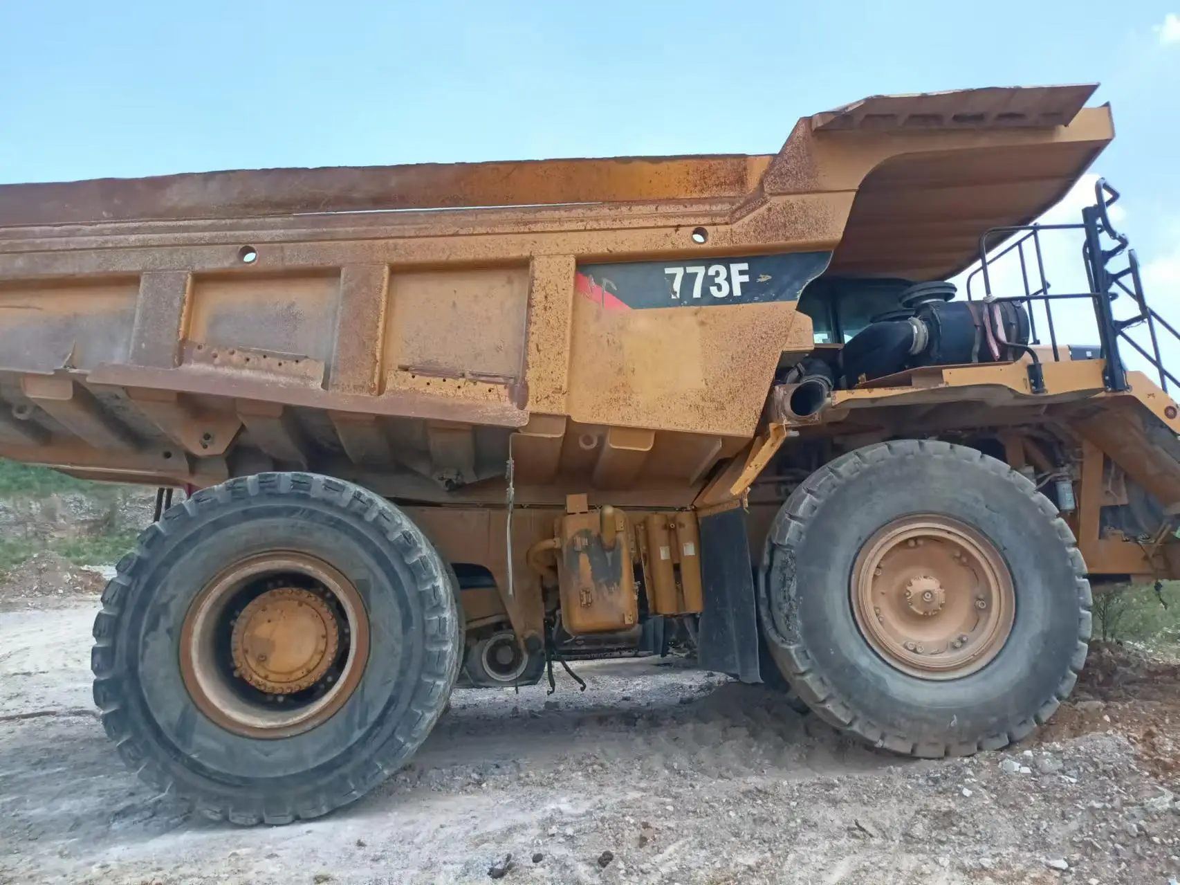 Сша оригинальный Подержанный карьерный самосвал CAT 773F Caterpillar карьерные грузовики б/у для продажи
