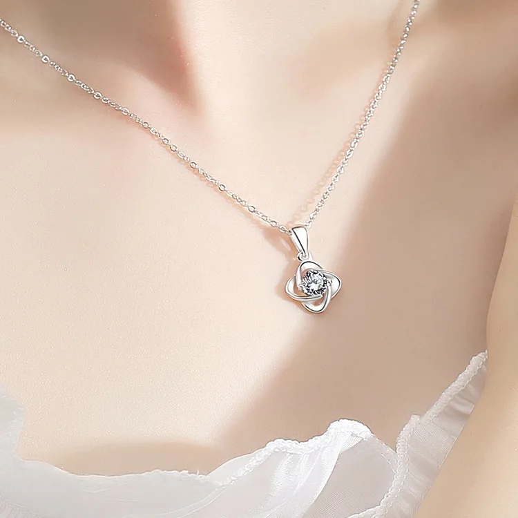 Lerca 18K gold four-leaf clover pendant niche design PT950 platinum inlaid with moissanite light luxury luxury jewelry