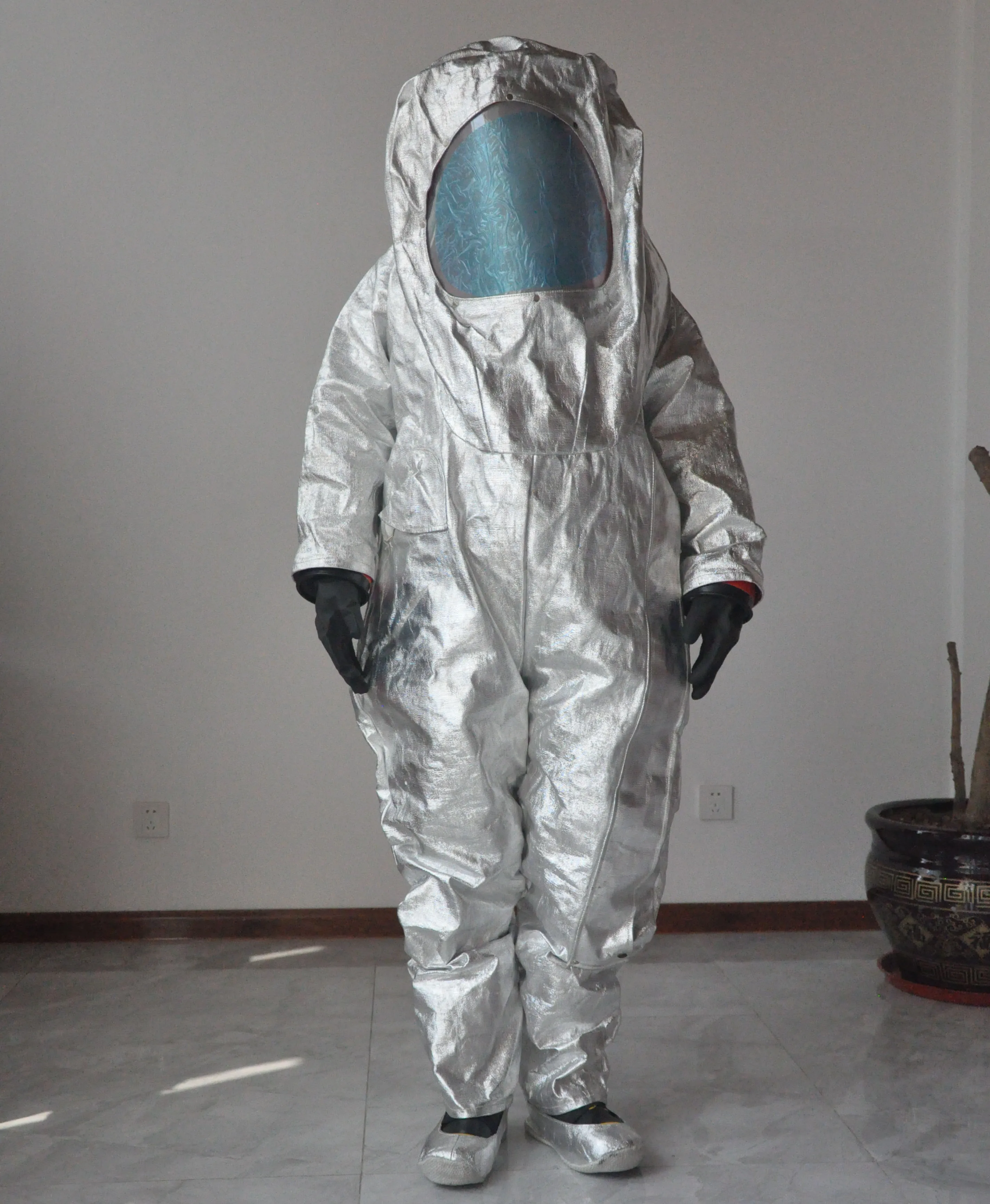 Fire protection and chemical proof Aluminized aluminum suit