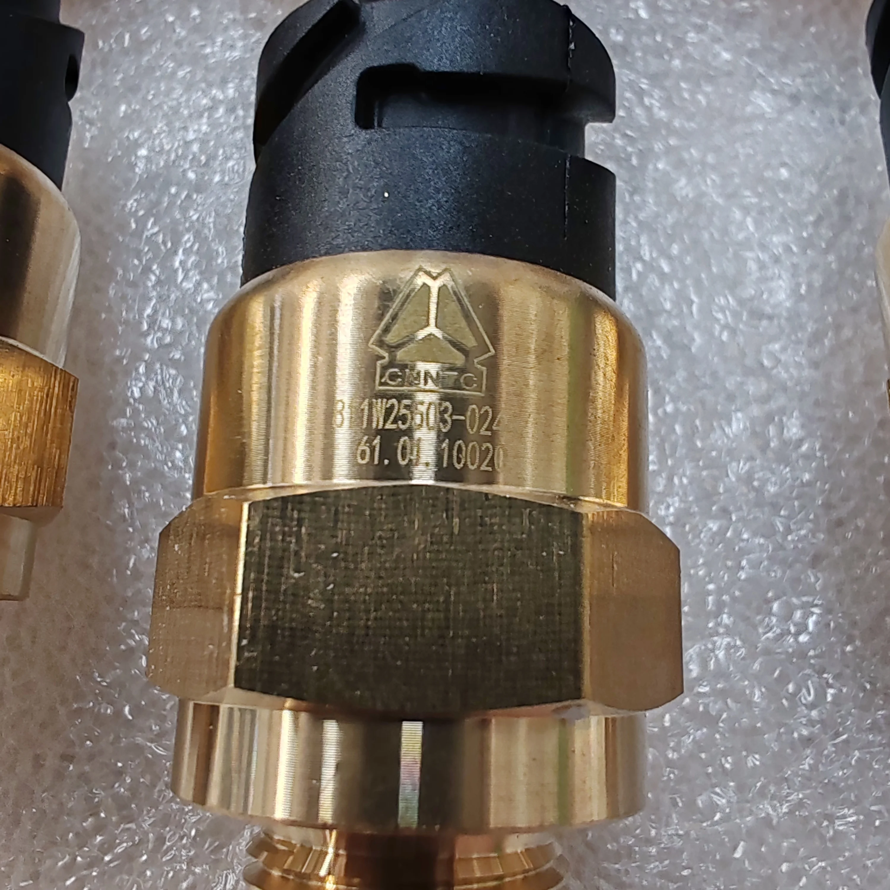 In stock truck parts differential pressure switch 811W25503-0244