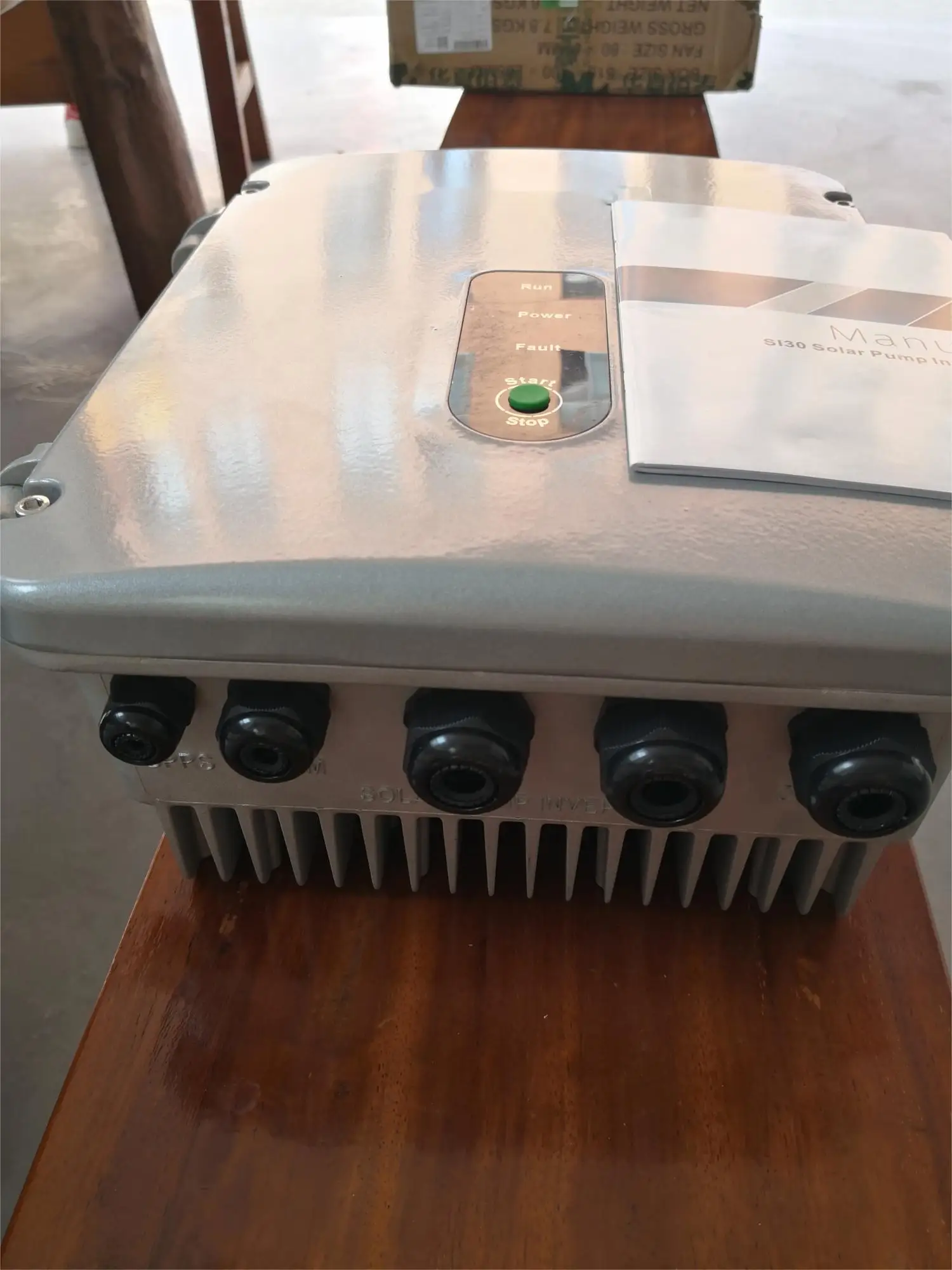 SUNFUTURE 1-18m3/h Flow Rate 140-200 Meter Depth 2.2KW Solar Borehole Water Pump System for Agriculture