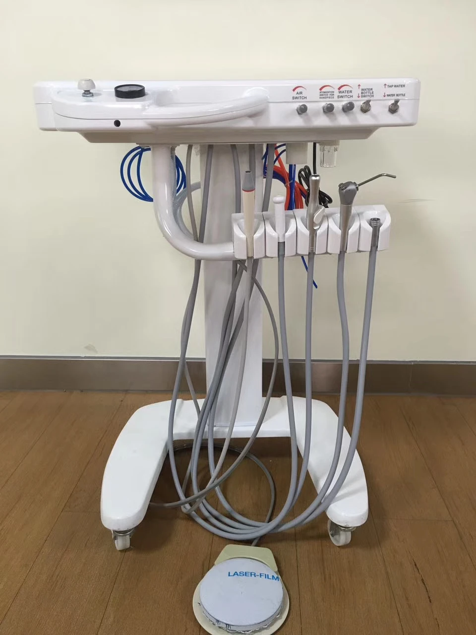 Hot sale mobile dental portable unit with 3 way syringe and 2 handpieces tubes and suction system