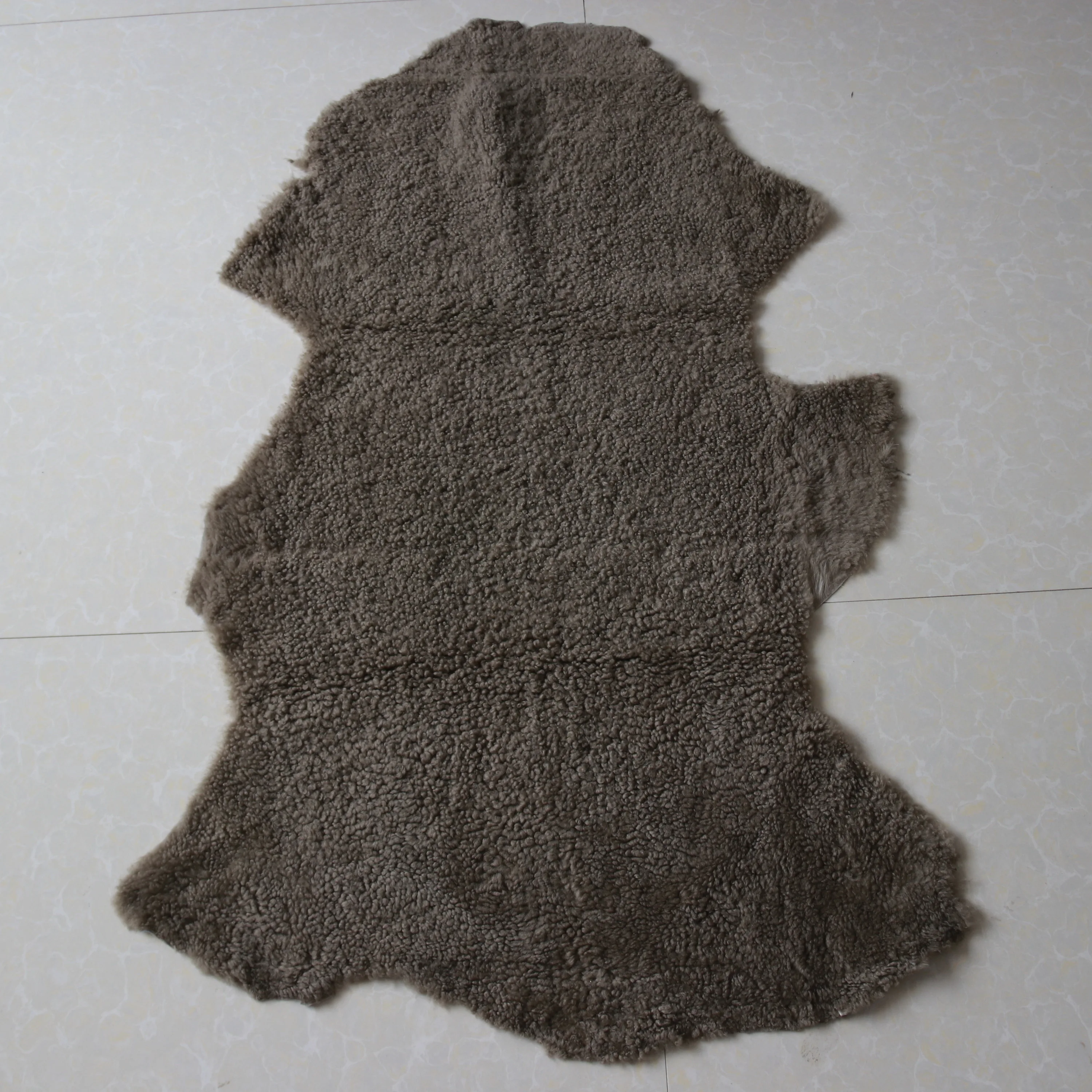 Новое поступление оптовая продажа вьющиеся волосы Австралийская овчина индивидуальные цвета двойные шкуры ягненка для внутренней мебели