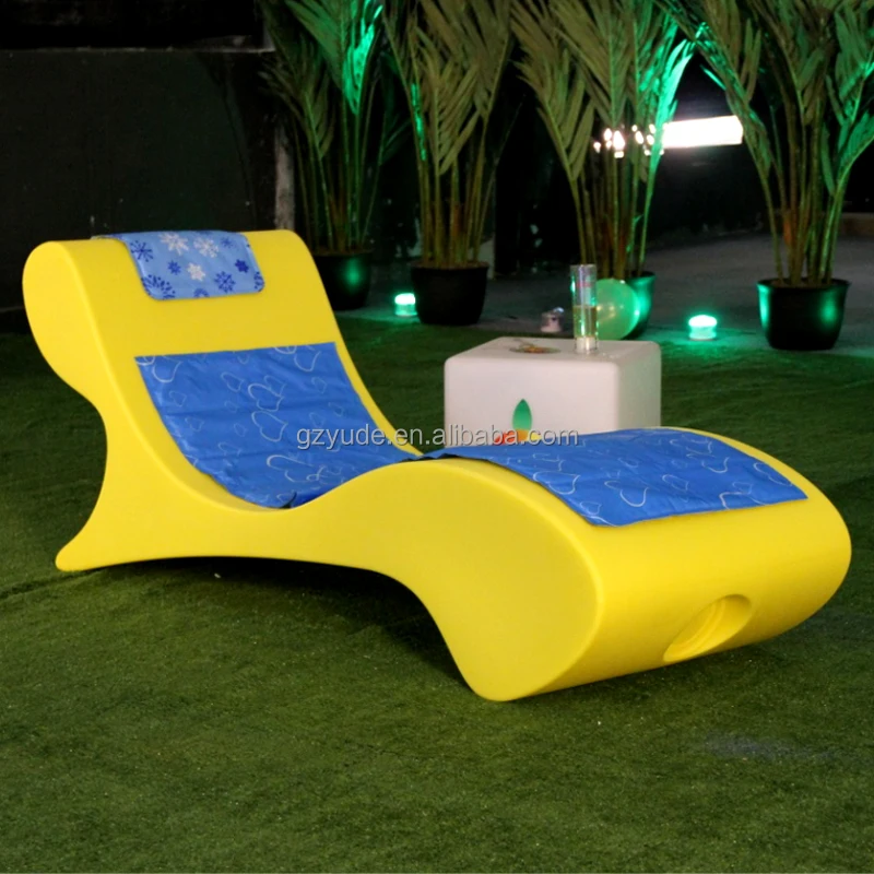 Garden Poolside Furniture Lounge Pool  Chaise Lounge Chair Outdoor Daybed PE Sunbed In Water Pool