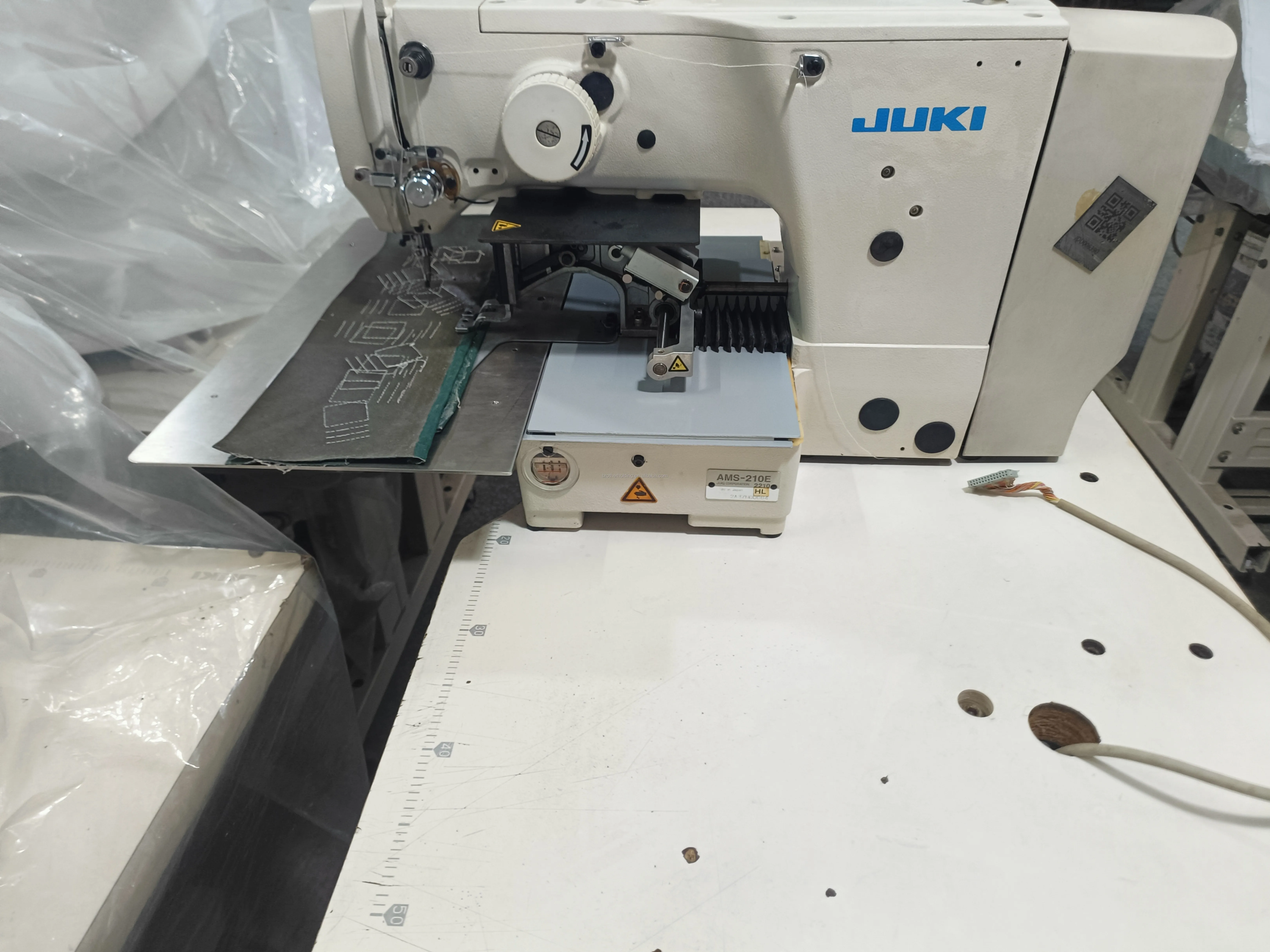 JUKIs AMS-210E 2210 Computer Controlled Cycle Machine Pattern Stitching Industrial Sewing Machines