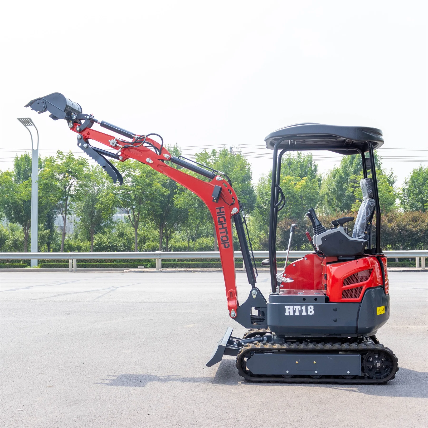 Hightop Mini Excavators 18 Ton Diesel Engine Chinese Miniature Excavator With Grabber