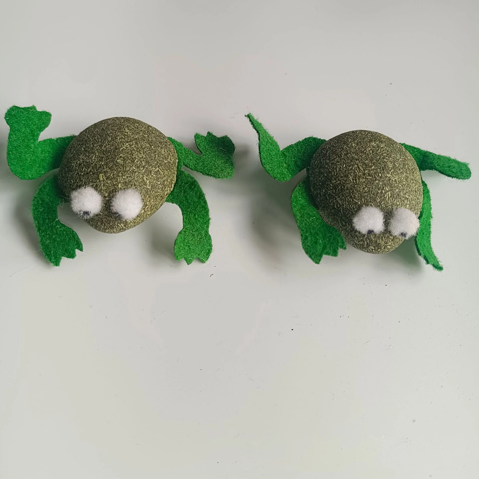 Wholesale Catnip Frog Cat Snacks Funny Cat Toys Teeth Molar Stick Teeth Cleaning Crab Ball