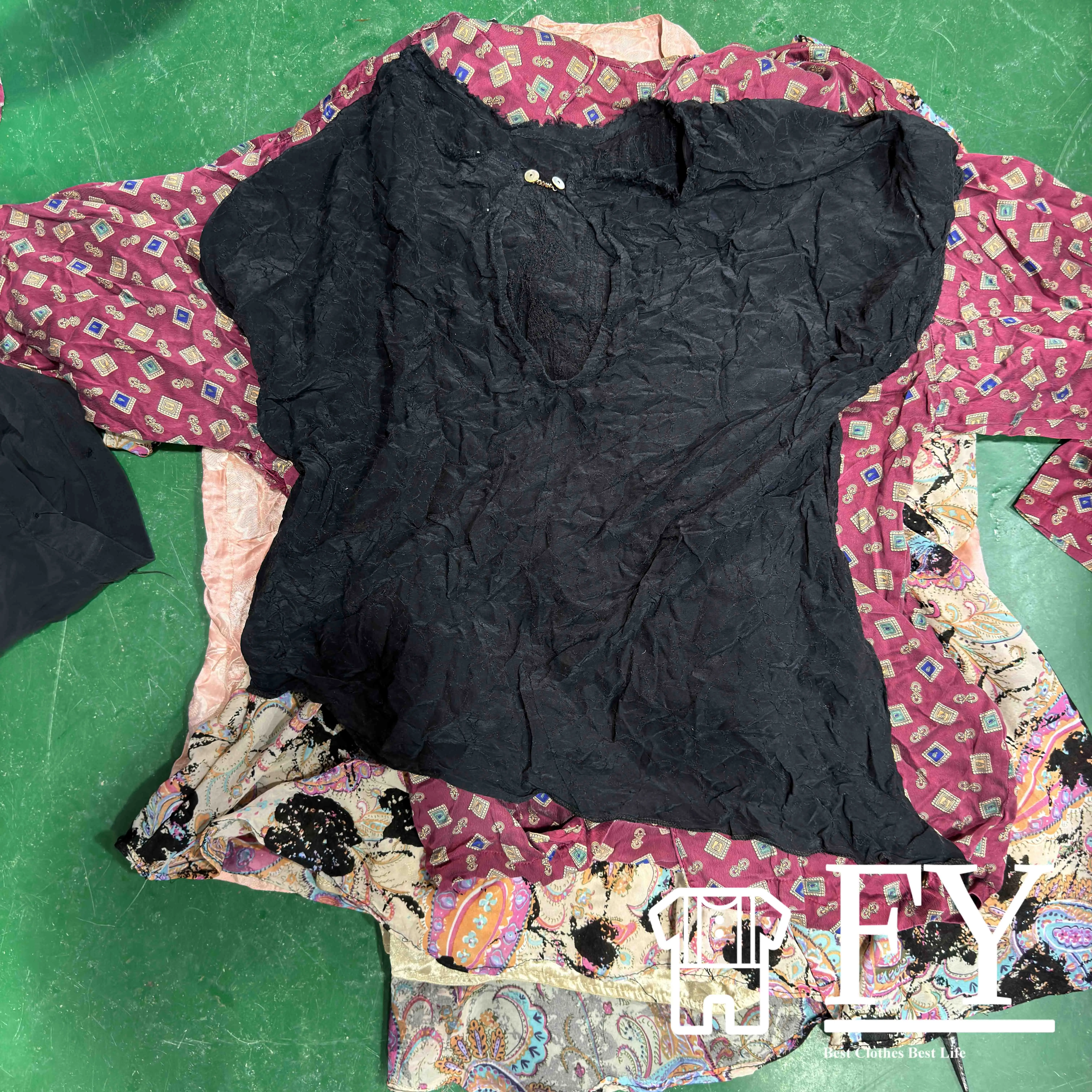 FengYang thrift Wholesale Second Hand Clothing Used Ladies Silk Blouse Buyers For Used Clothing