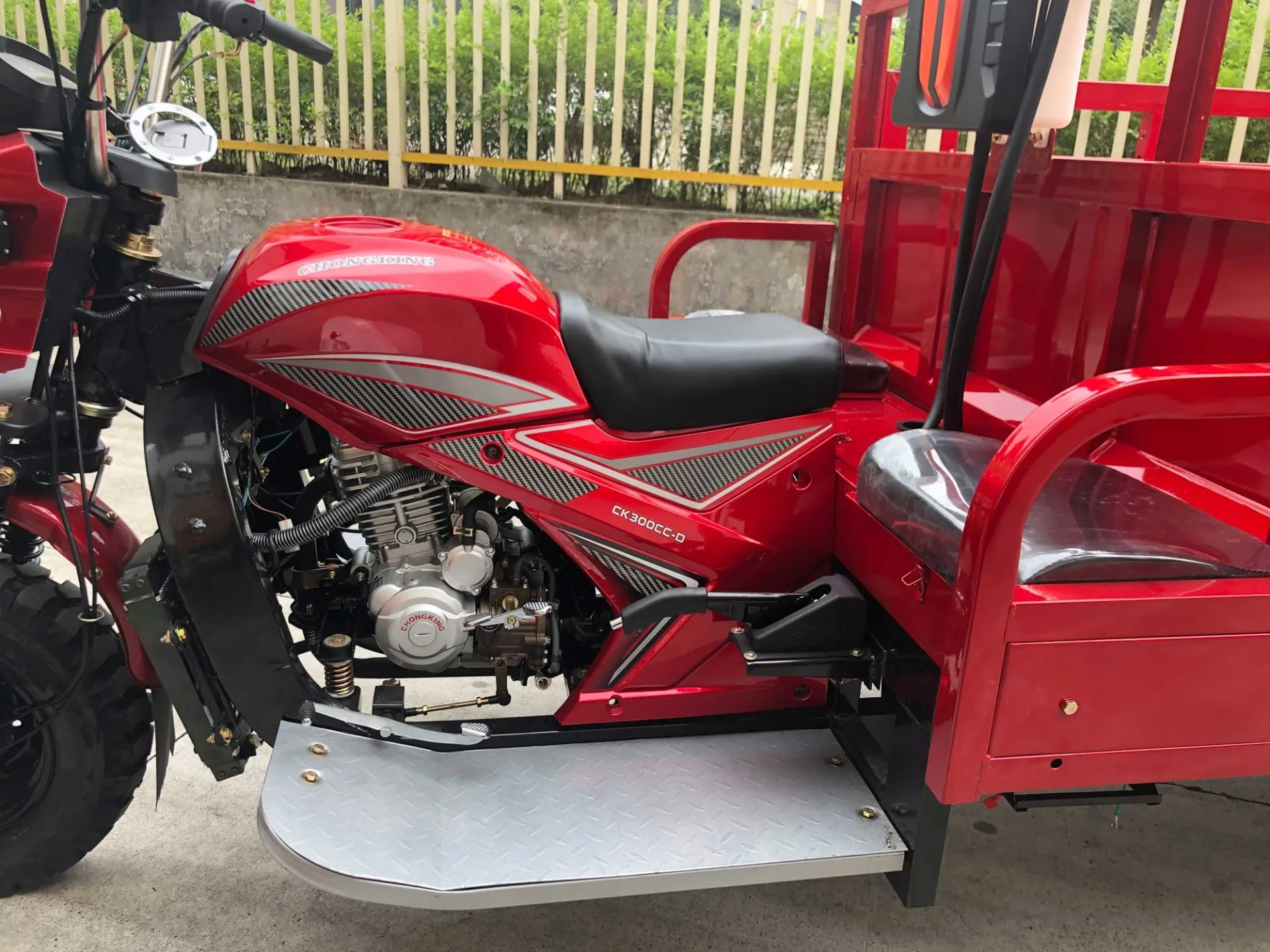 DAYANG Factory top quality japan Cargo Cooling Mode Method 3 wheel dumper motor tricycle 250cc motorized big wheel tricycle