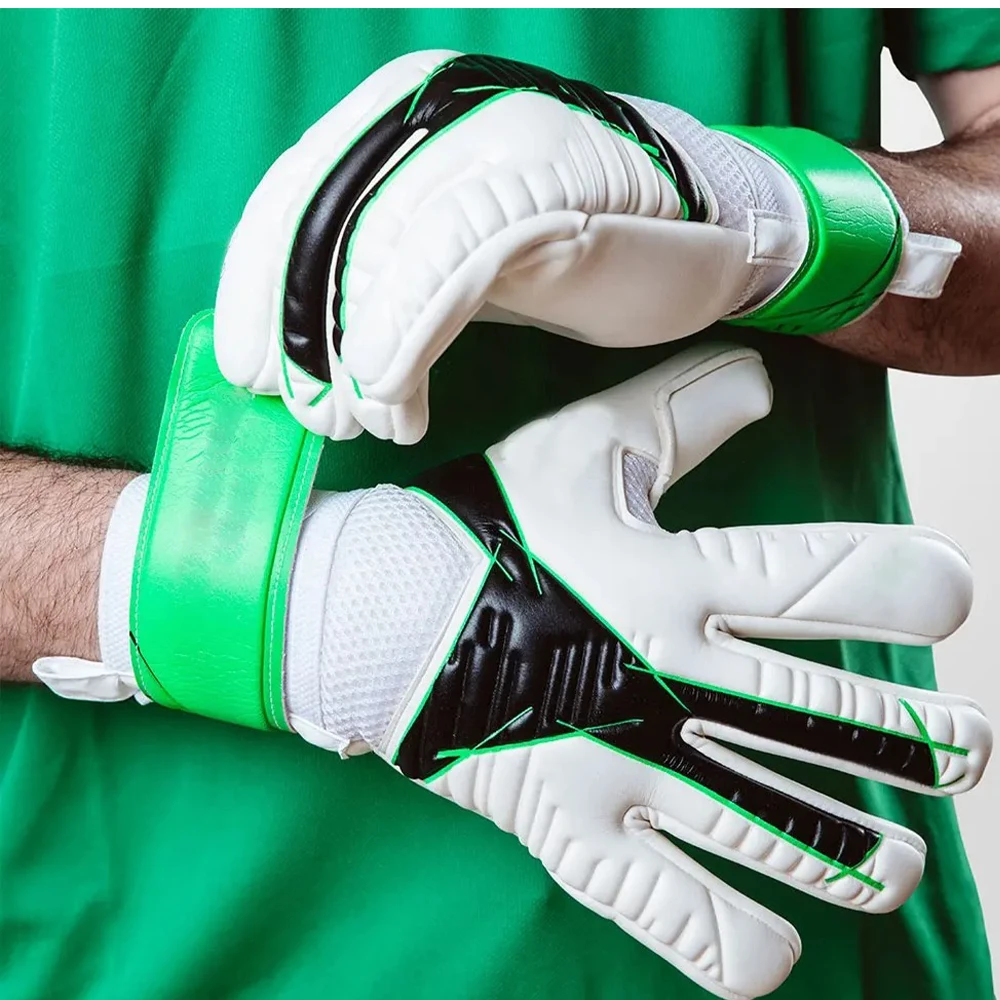 New latex Goalkeeper Gloves Palm Goal Keeper gloves 4mm Giga latex goalkeeper