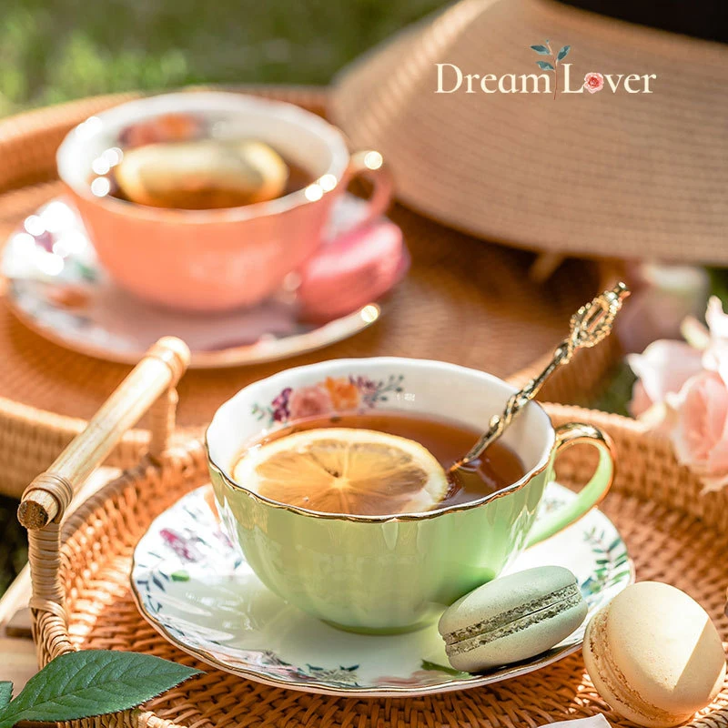 European Light Luxury Coffee Cup Saucer Set Retro Flower Tea Latte Cup Gift Ceramic Bone China Manufacturers Wholesale Wedding