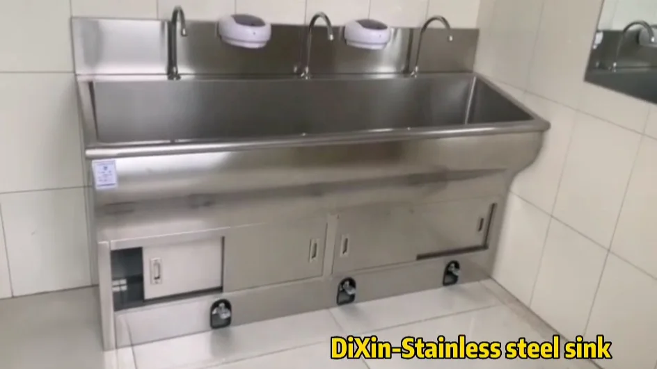 Durable high-quality 304 stainless steel three-person low-back medical sink with gooseneck faucet