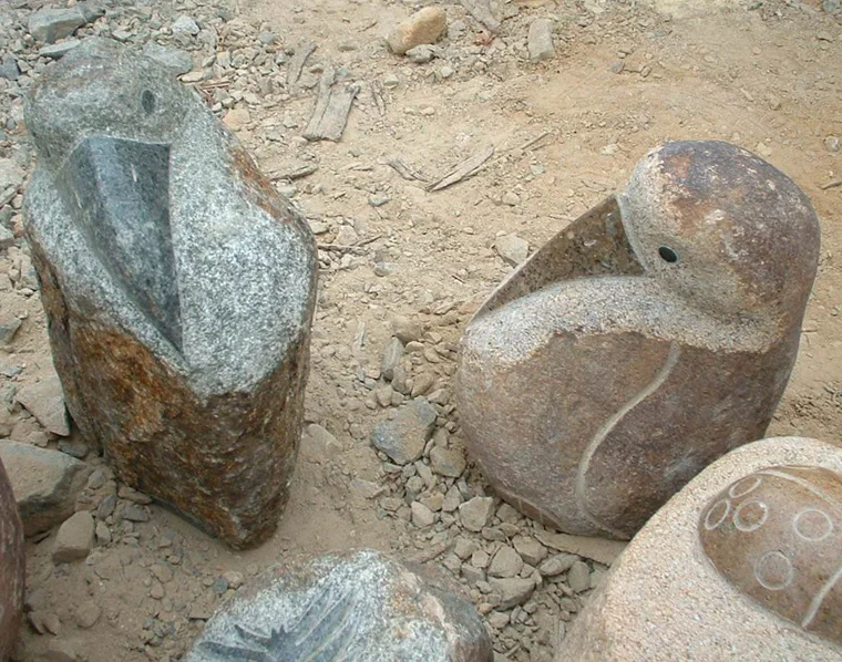 Hand Crafted Natural Rock Boulder River Stone Pelican Animal Carving for Indoor and Outdoor Garden Lawn Yard Patio Decor