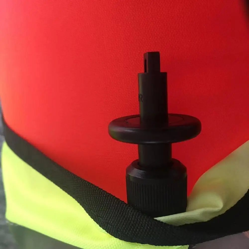 Надувной поплавок для подводной охоты с флагом