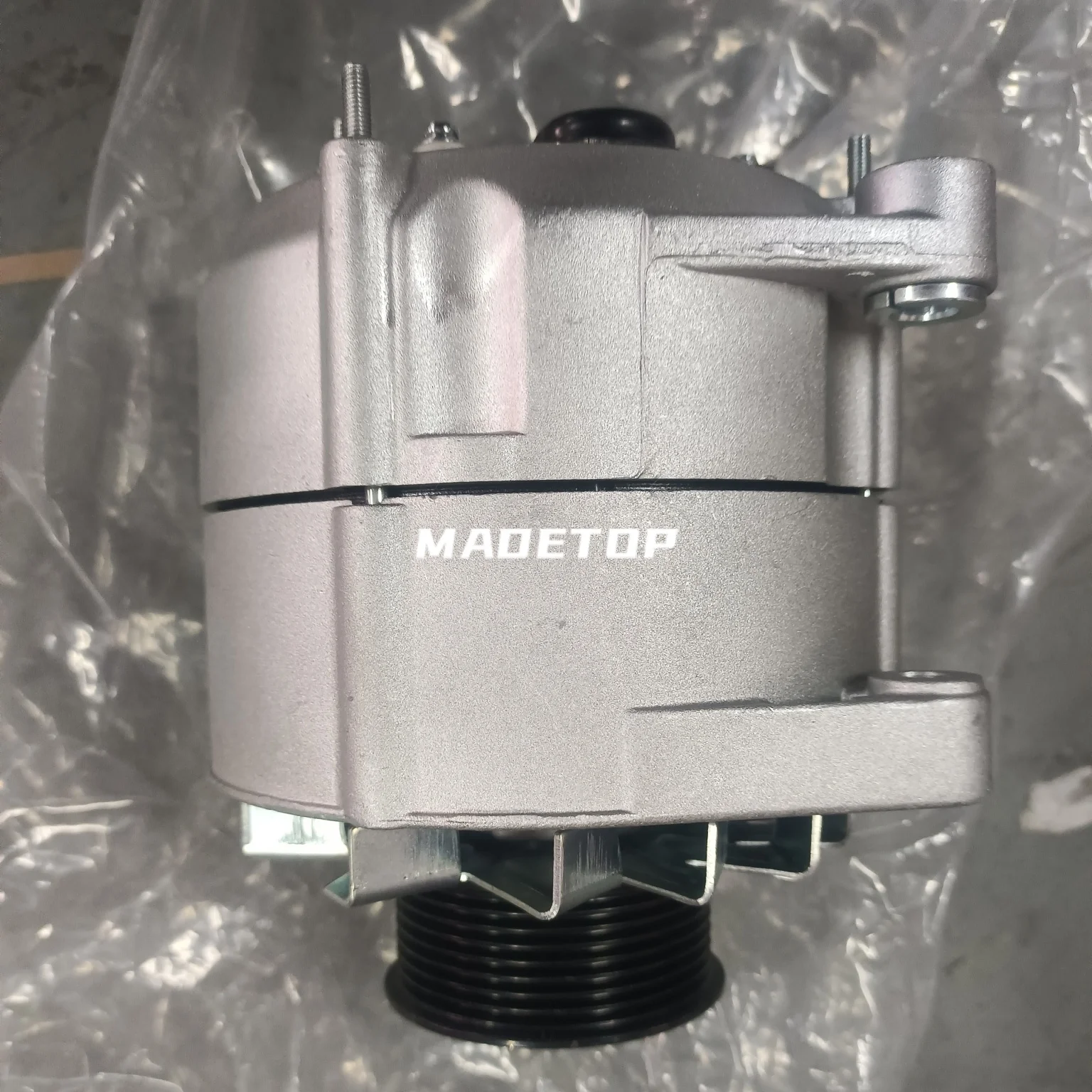 Madetop Factory 1571521 European Truck 1571416 Alternator 0120468131 For SC 1394969 Truck Parts 10571688 Spare Parts 0120468065