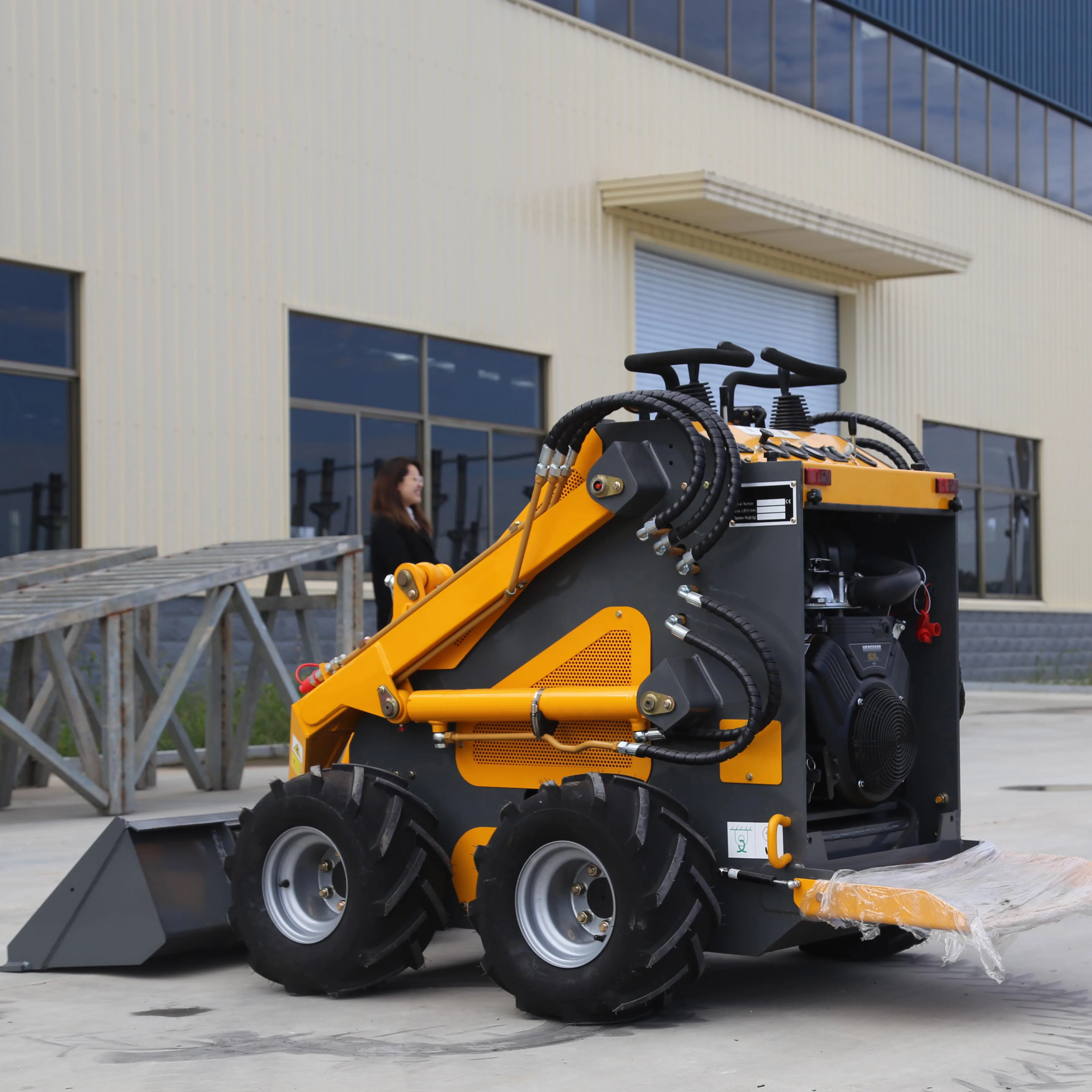 Wholesale SYNBON diesel  mini skid steer loader china small loader 1ton mini loader for sale