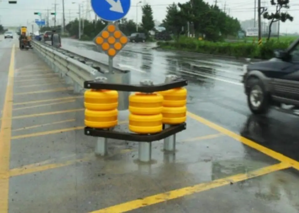 Manufacturer EVA rolling road barriers bucket fence energy absorbing for highway safety