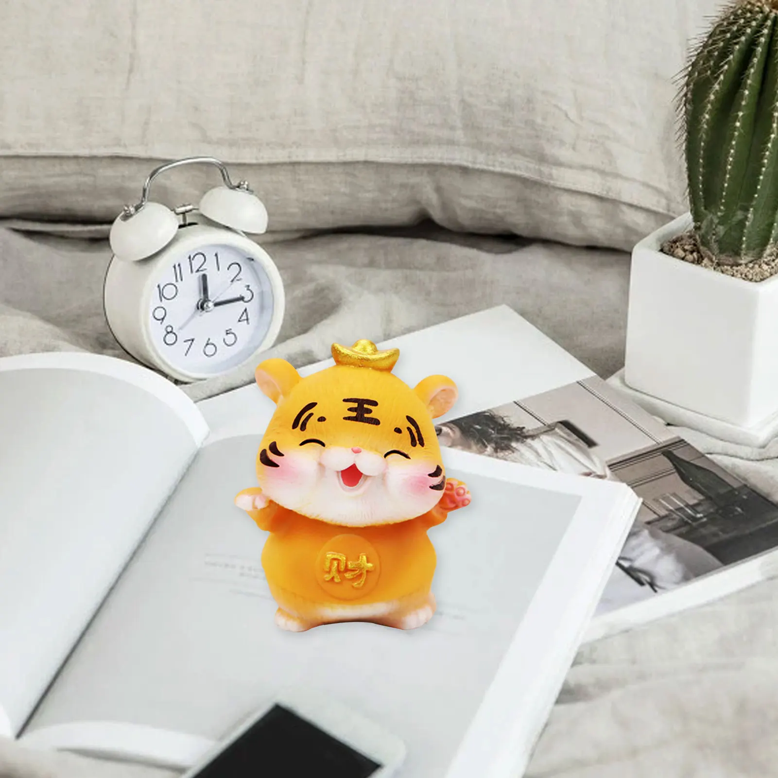 2022 Chinesr New Year Resin Tiger Mascot Happy New Year Mini Tiger Good Luck Ornament for Home Office Car Decoration