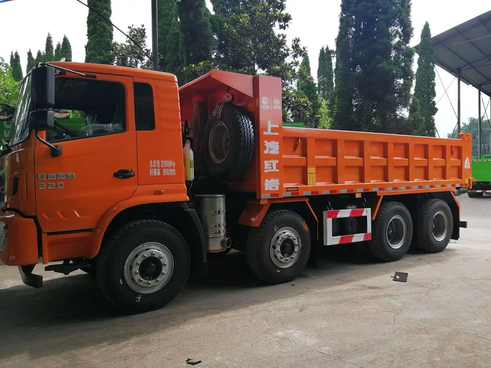 Steyr Red Rock 350 8x4 12-Wheel Heavy Truck 31 Ton Manual Cubic Tipper 400hp 20 Used for Construction Left-Hand Steering