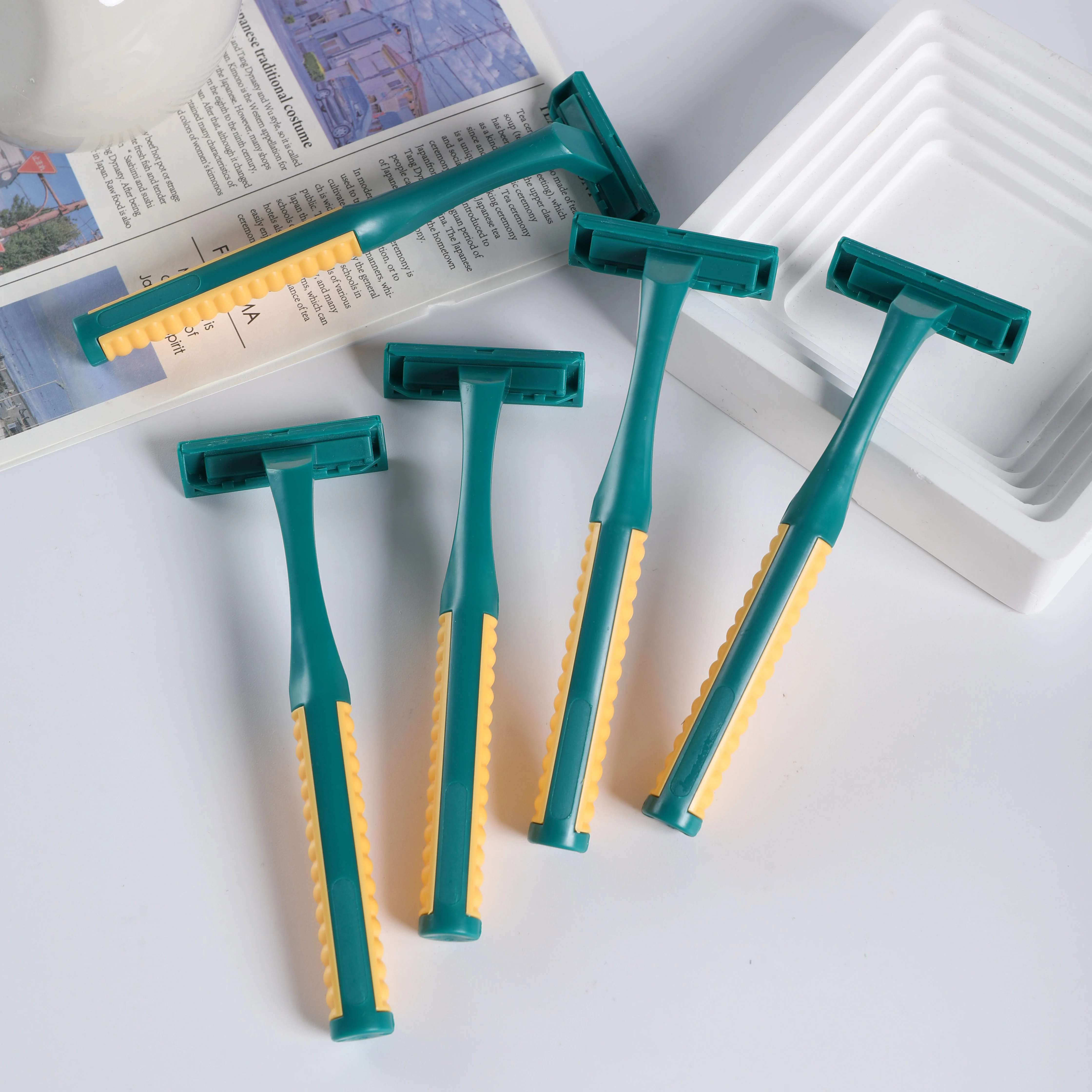 Pearl Max Professional Manufacturer Wholesale disposable twin blade razor with lubricating strips Barbeadores Razor men