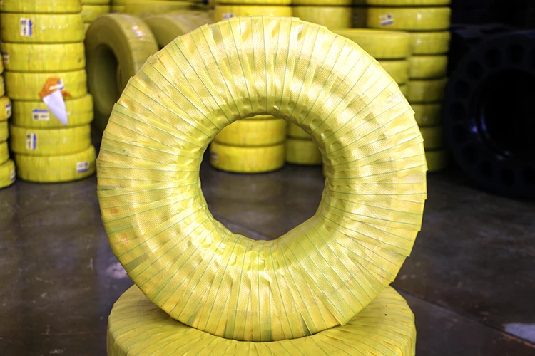 China Manufacturer 11R22.5-18 Bus Truck And Bus Tire On Sale