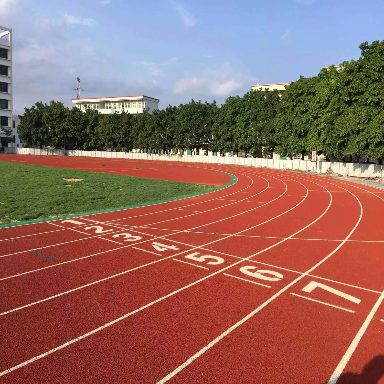 2021 Popular Sandwich system athletic running track with EPDM granules
