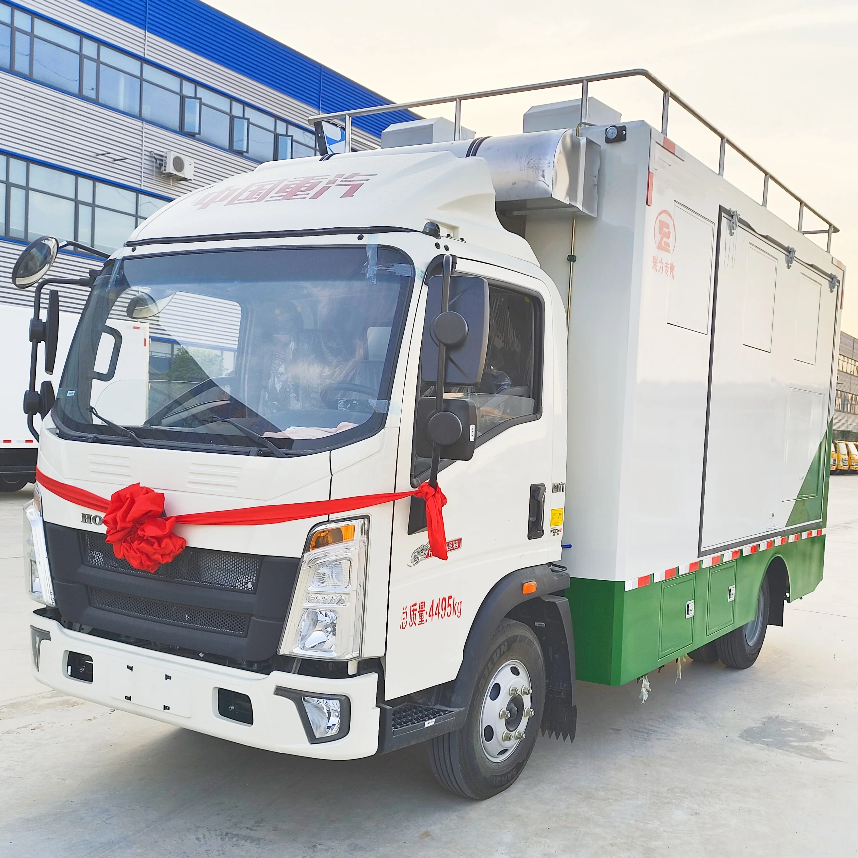 Kiosk Food Truck Mobile Fast Food Truck Used for Street BBQ Coffee Milk Tea Juice Drinks Vending