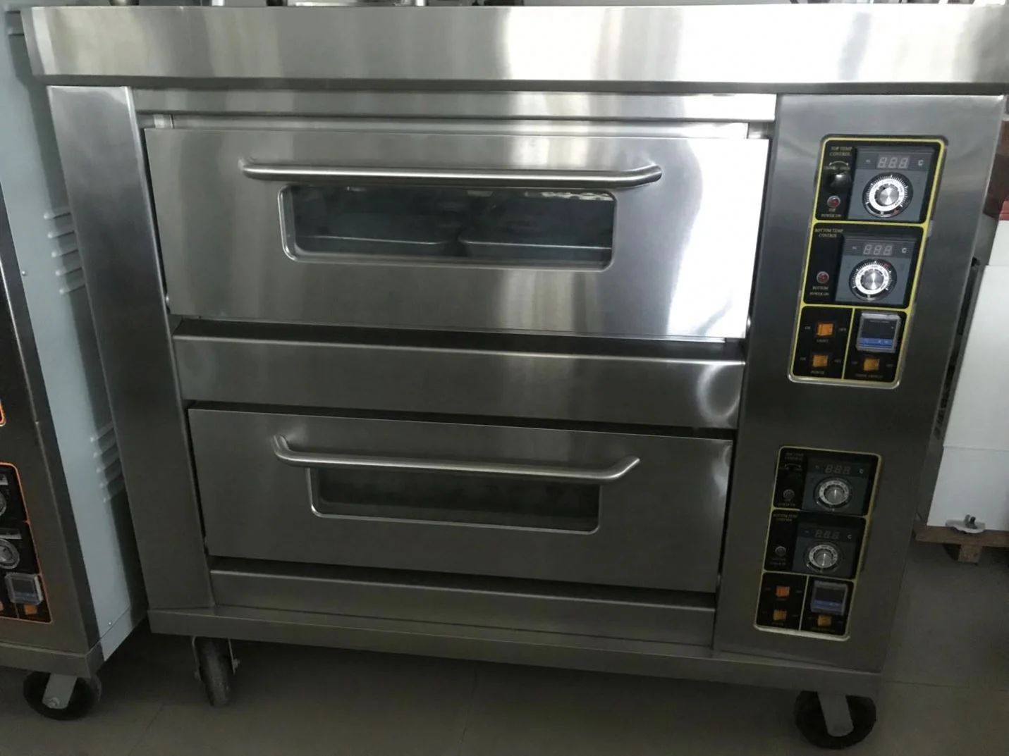 China Factory Bakery Electric Convection Oven Price In Dubai India Saudi Arabia Industrial Baking Oven