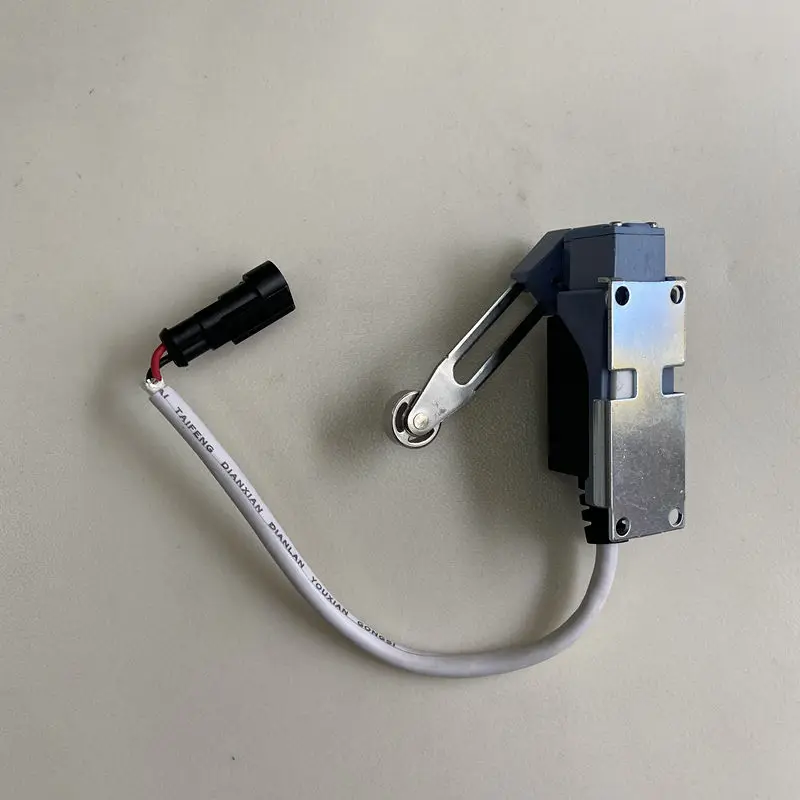 Hot sell 24V 37T81-02001 Mechanical travel switch for HIGER Bus door travel control appliance