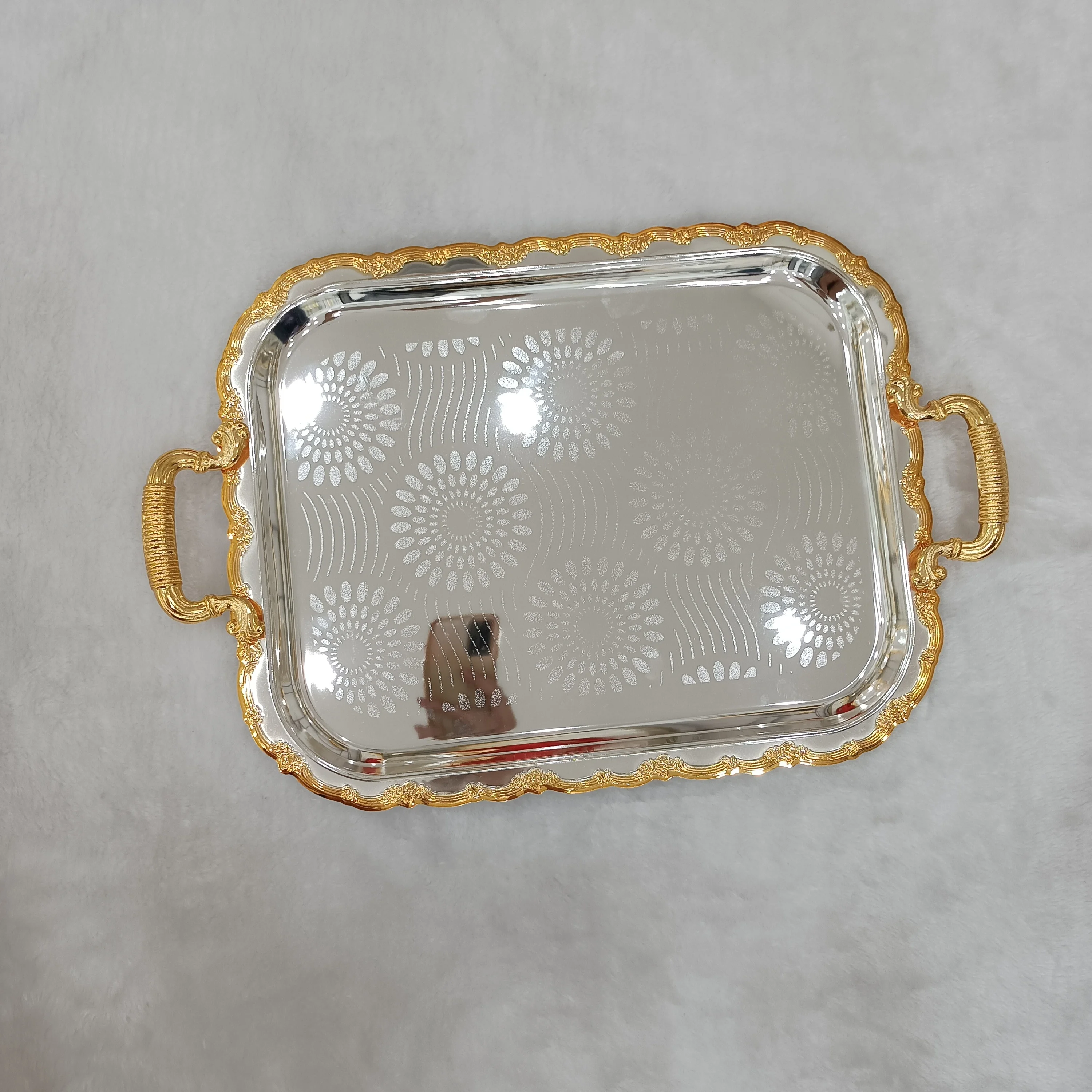 Wholesale Luxury Golden Leaf Shape Metal Table Decor Dry Fruit Plate Nuts Serving Dish Food Display Tray