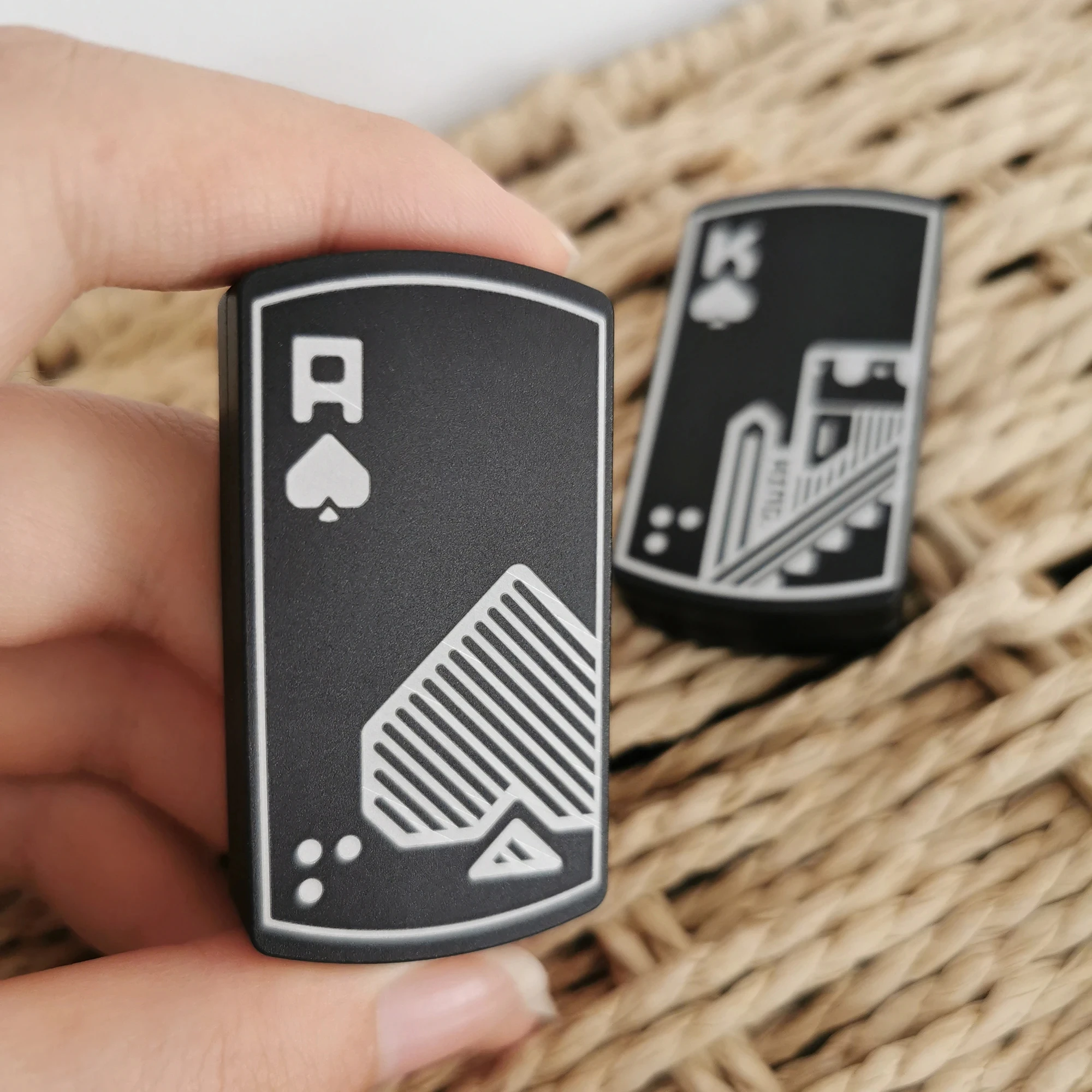 Carbon Fiber Fidget Slider Magnetic EDC Metal Lucky Poker Coin Stress Relief Toy Poker Fingertip Pop Push Sensory Toys