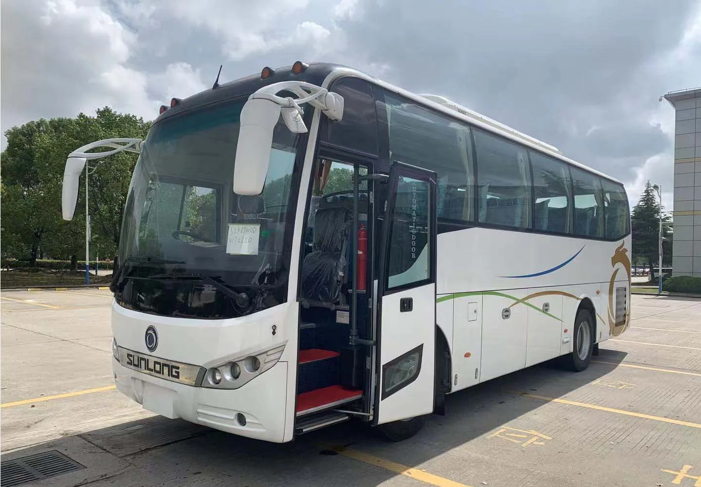 SLK6930 2+2 Layout 32 Seats Tour Coach Bus 9m Long Transport Diesel Coach Bus with AC