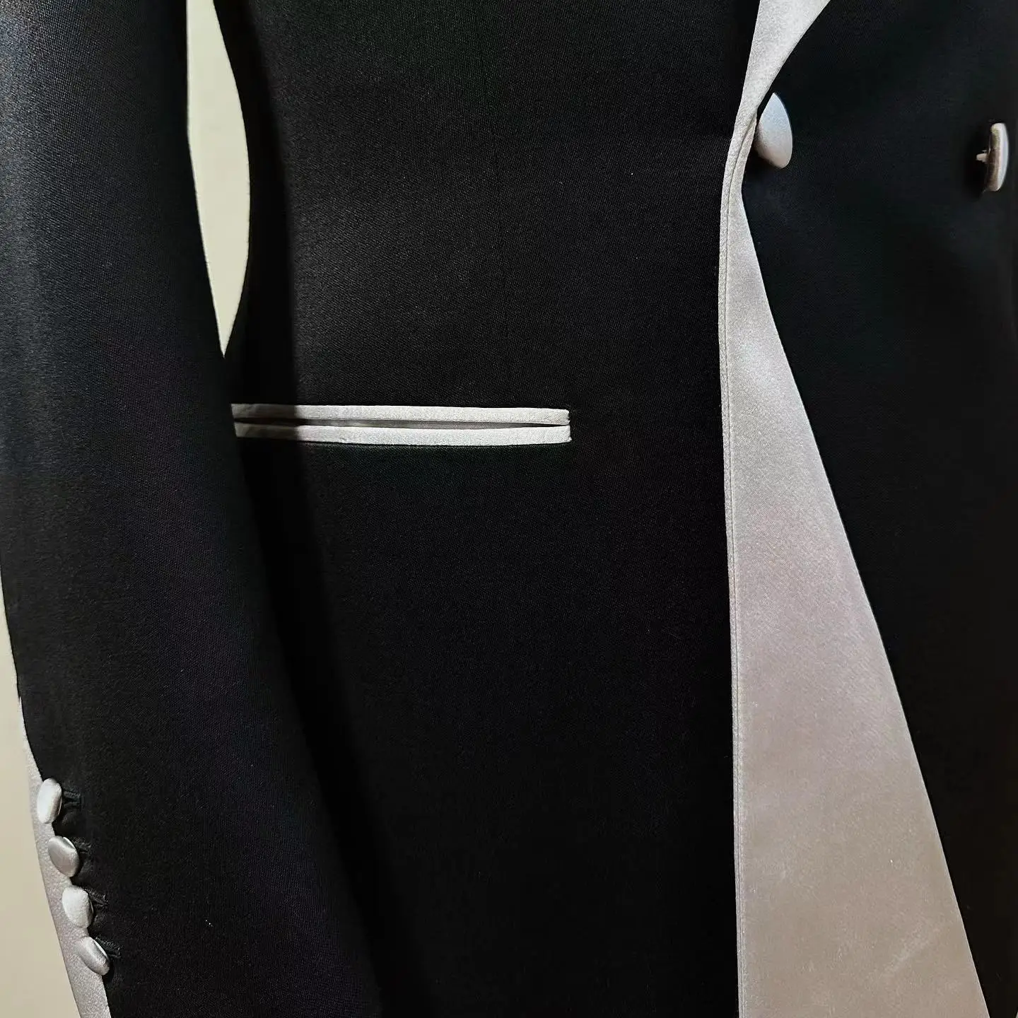 Black White Color Matching Satin Men Wedding Tuxedos Suits Groom Tailored Party Prom Coat Business Wear Outfit 2 Pieces