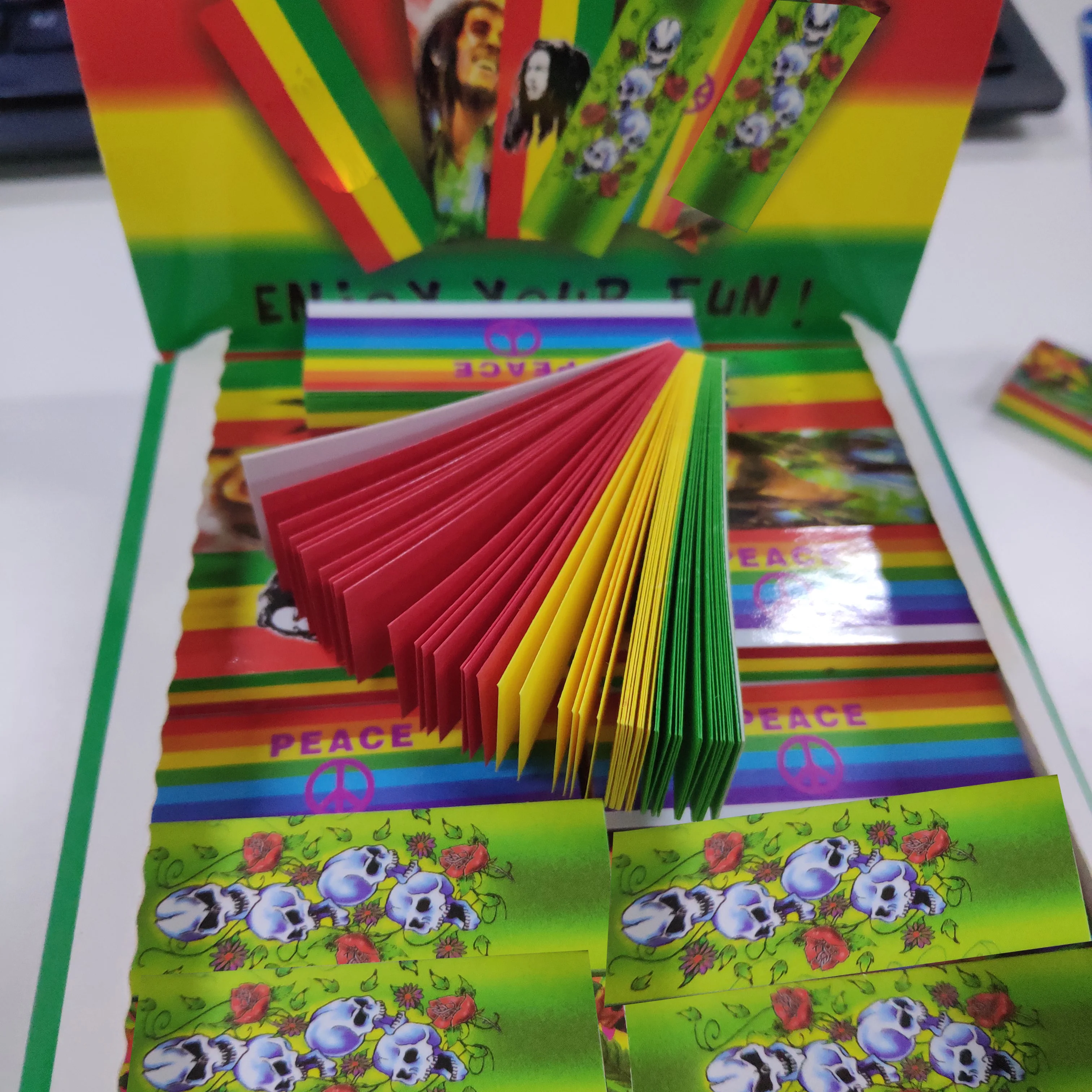 Оптовая продажа насадки для фильтров Bob Marley Rasta трех цветов перфорированные ширина 18 мм 60 брошюр в