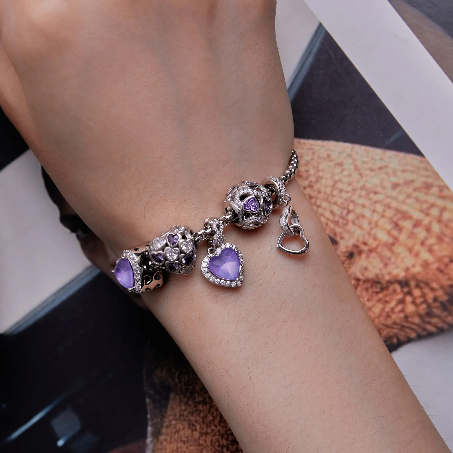 The new s925 sterling silver love infinite basic bracelet simple and personalized lettering can be worn alone beaded bracelet