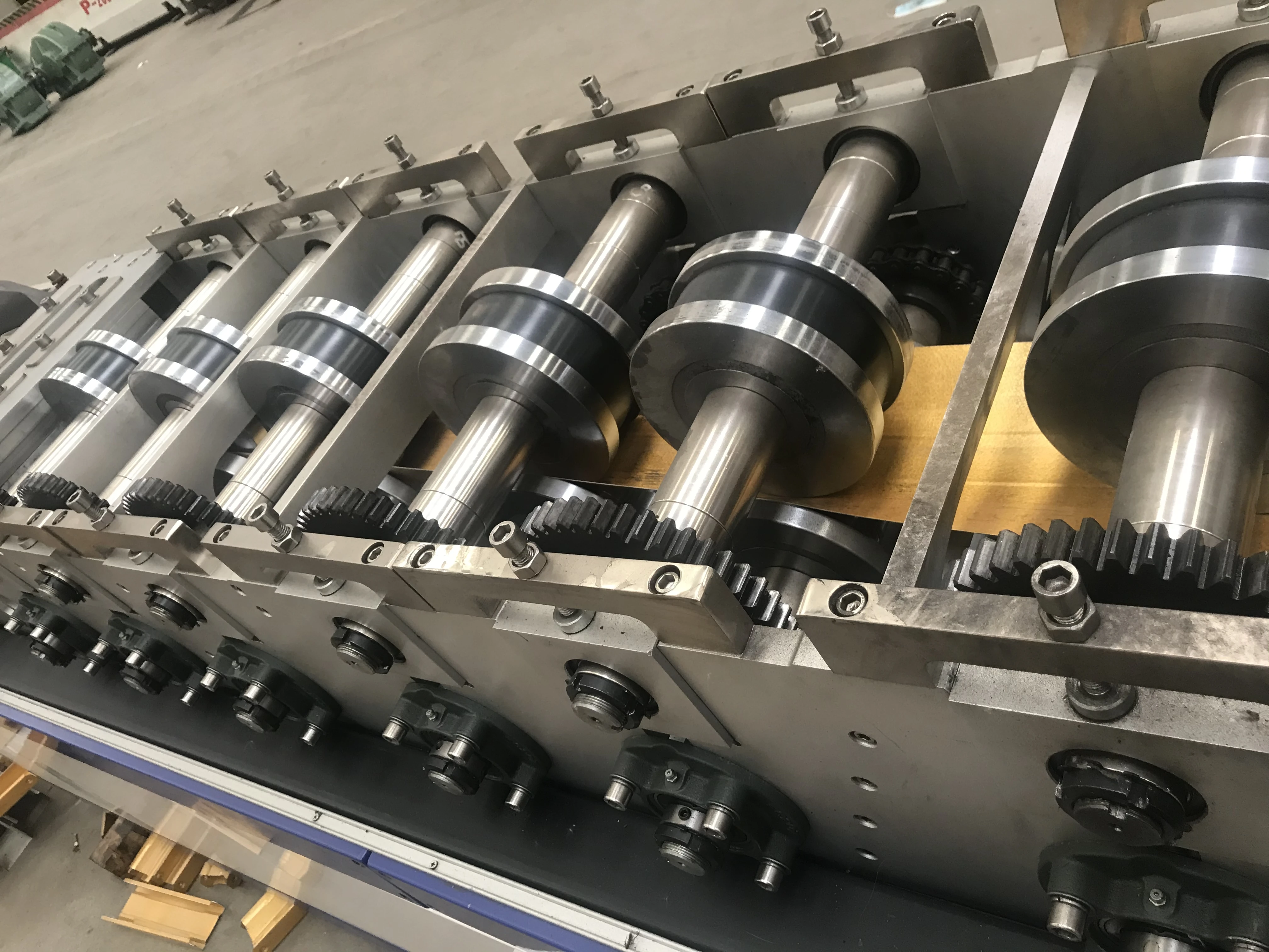 Chinese Manufacturer Light Gauge Steel Keel Roll Forming Machine For Villa House Building