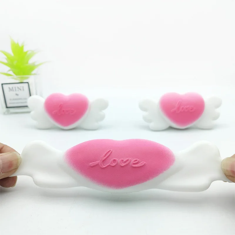 Jincan hot selling New Wings Love Knead Fancy soft glue resilient Love Wings TPR Flour toy gift the most popular toy