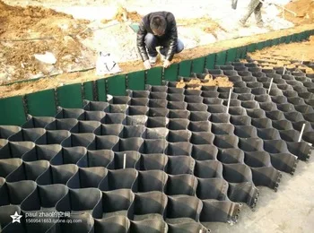 Honeycomb Structure Geocell for Steep Slopes Retaining Wall