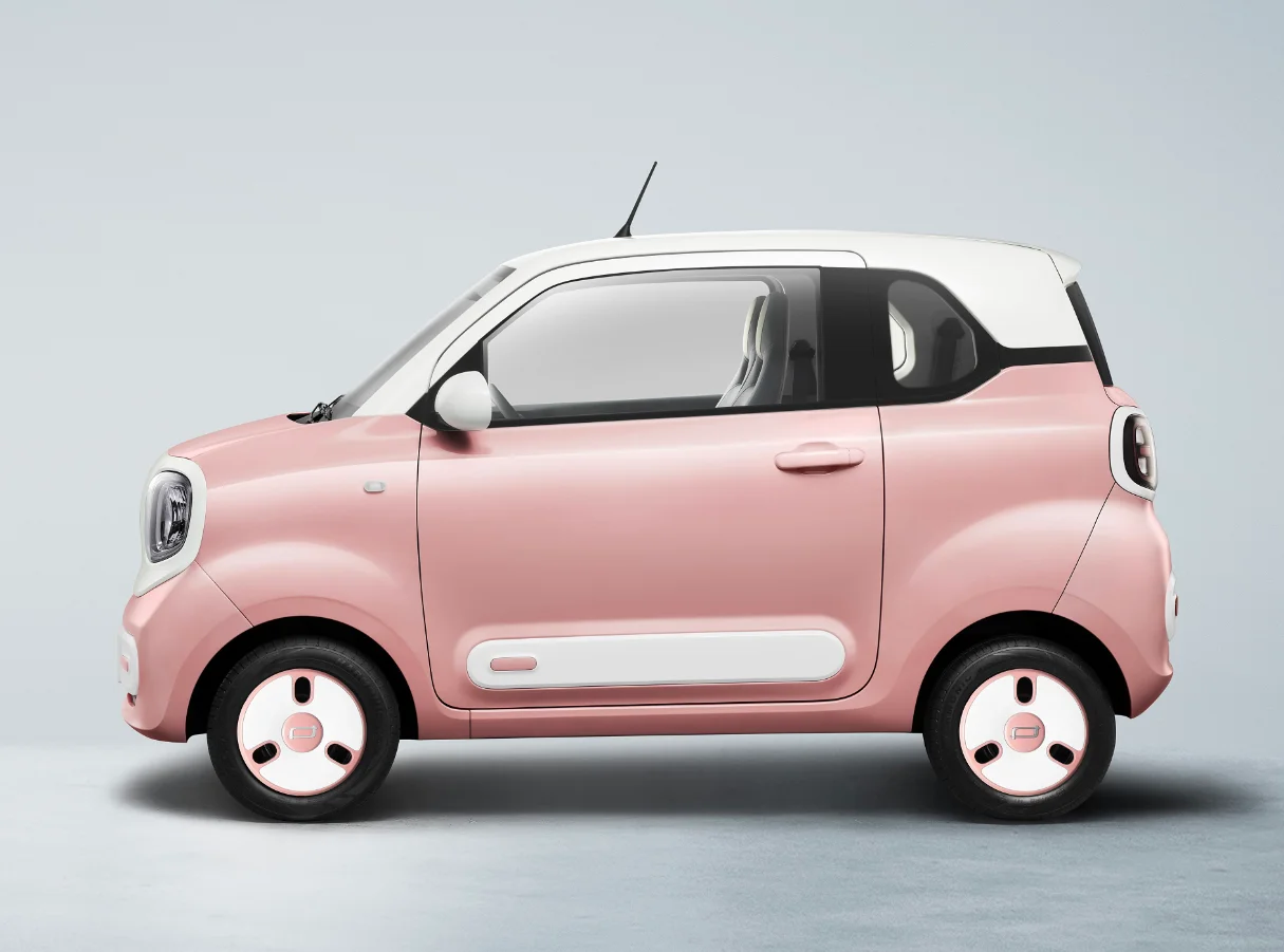 Bestune Benteng Pony Xiaoma 2024 Mini Electric Sedan Hatchback in Stock 4 Seat New Energy Car With 170km Range Left Steering EV