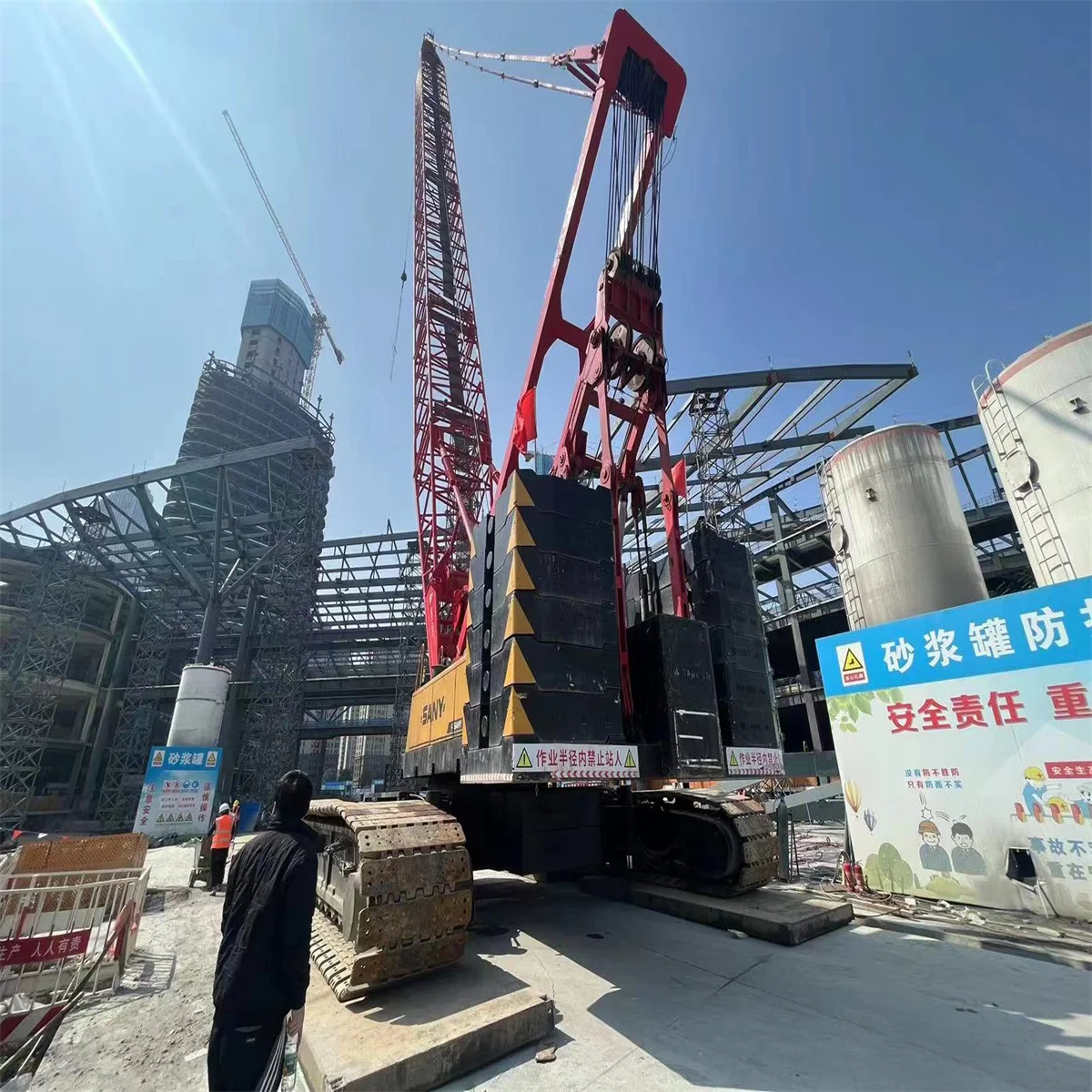 Sany 260T used  crawler crane year2015 very new machine beautiful machine good working condition