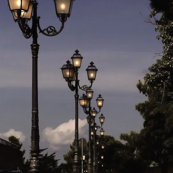 Power Antique Modern European Lamp Decorative Waterproof Street Poles Garden Solar Led Outdoor Light