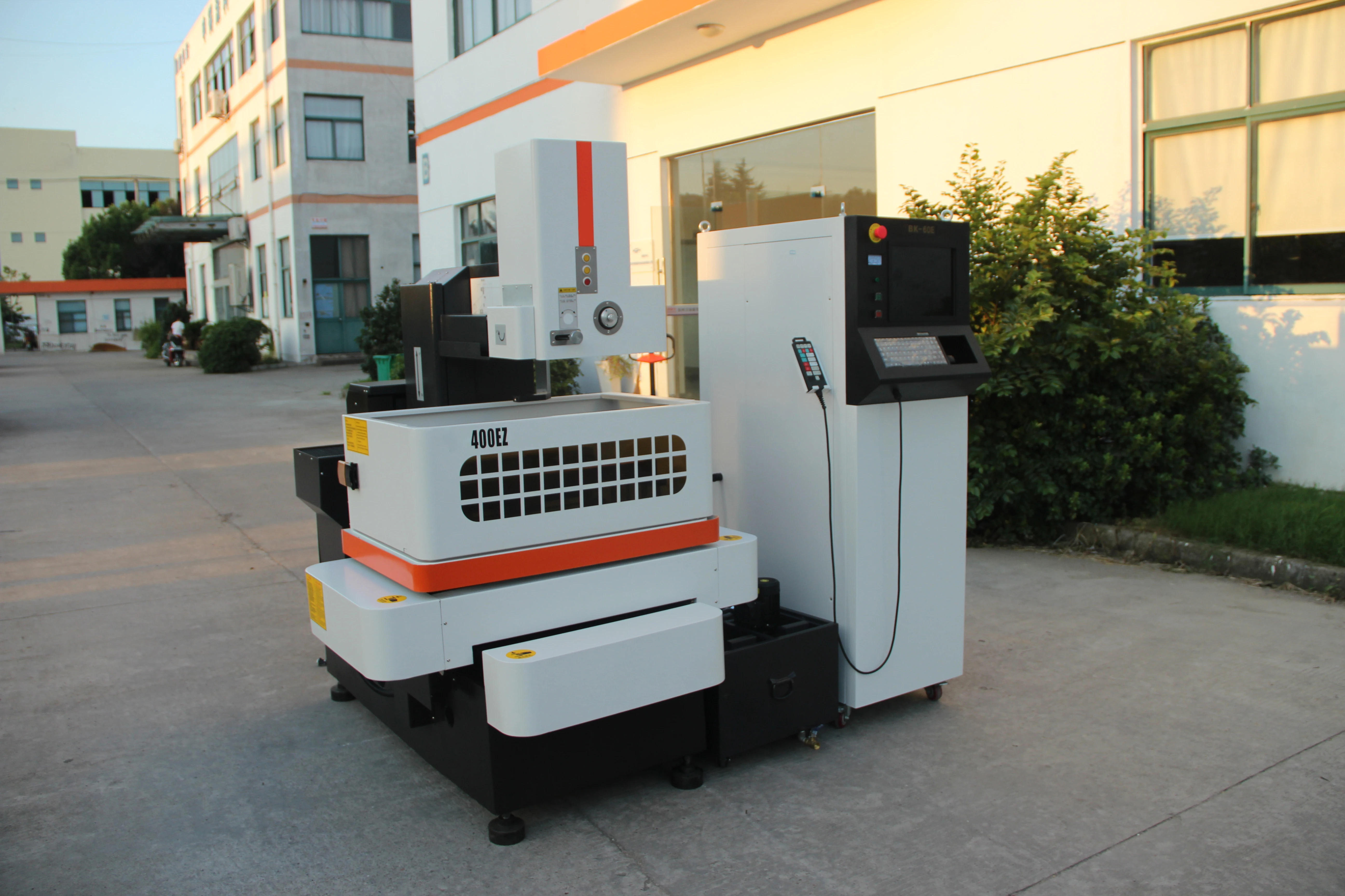 CNC AC Servo Medium Wire Cutting Machine 400EZ wire straightening and cutting  wire cut edm machine